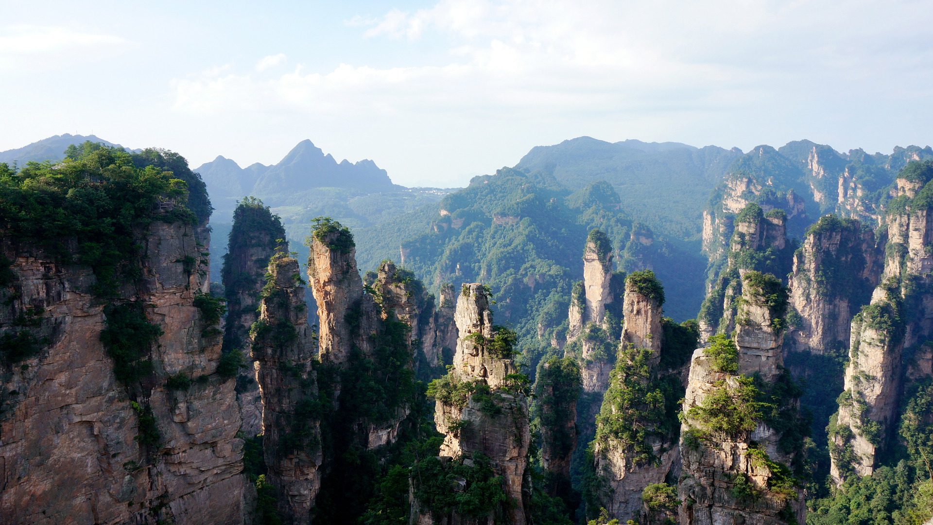 张家界石林国家森林公园，绝美风景壁纸，免费下载装点你的电脑桌面