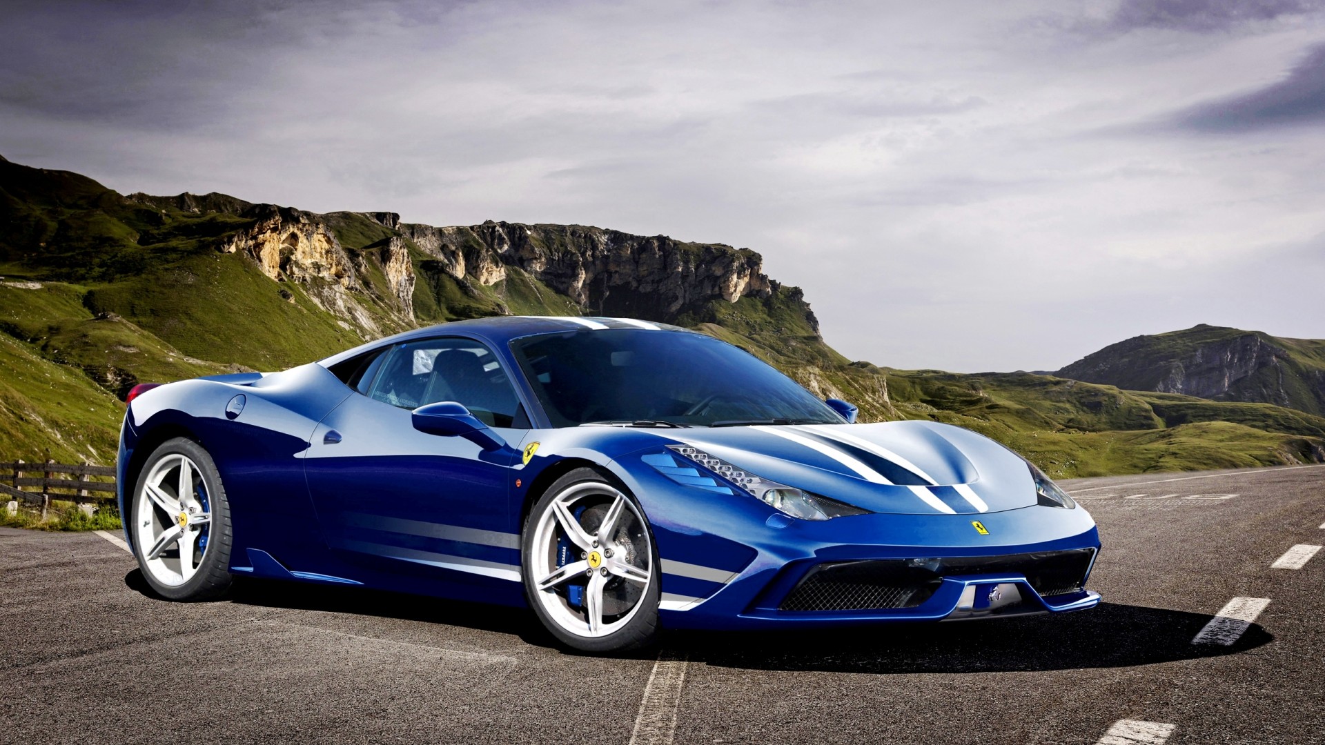 蓝色法拉利458 SPECIALE，炫酷超级跑车壁纸，免费电脑壁纸下载