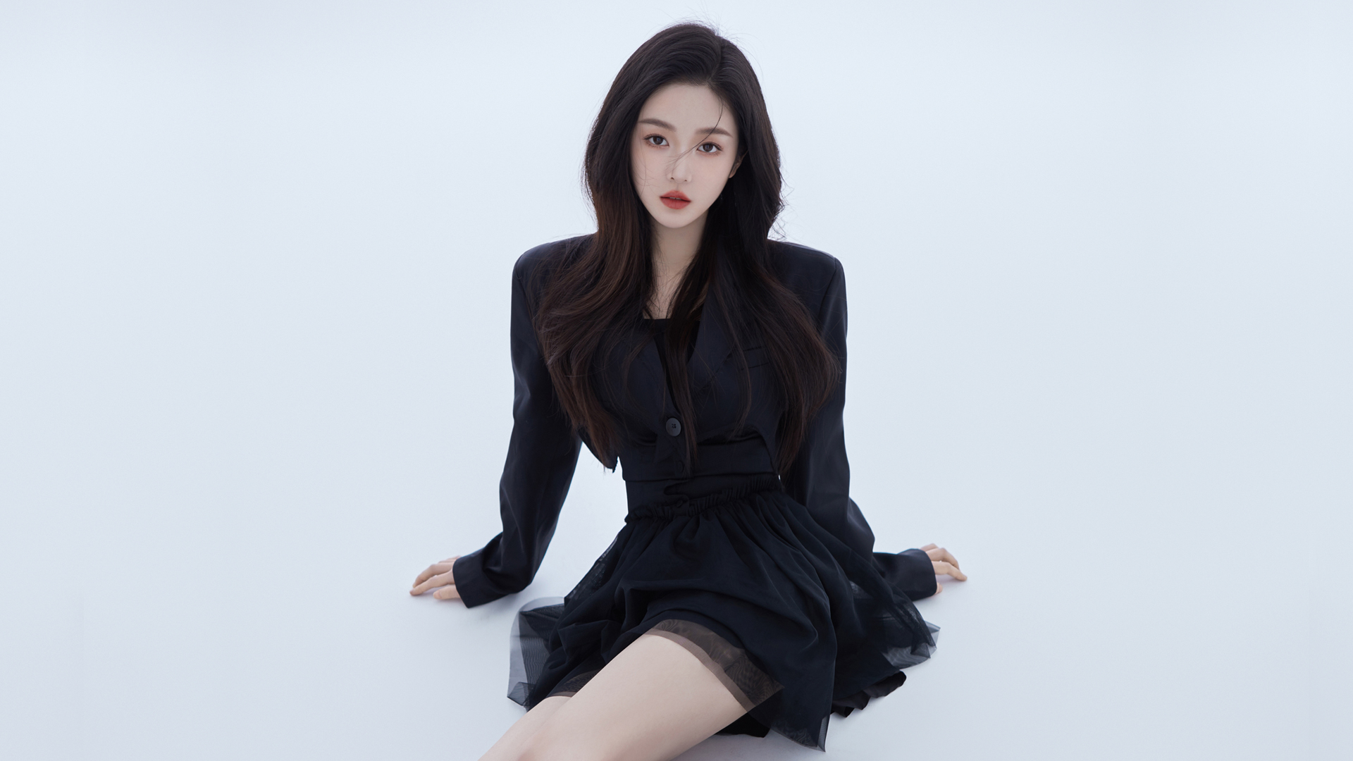 长发黑裙小仙女，养眼美女壁纸免费下，高清电脑背景任你选