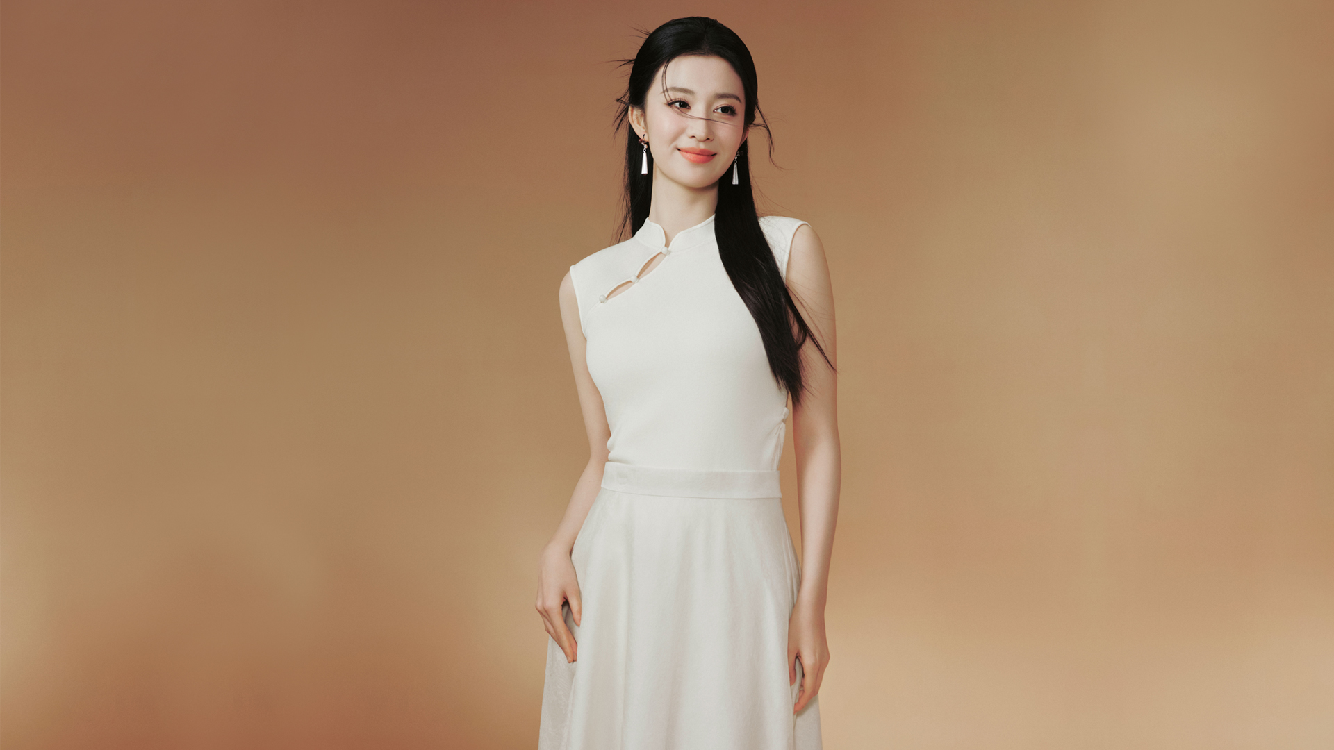 王楚然长发白裙唯美写真桌面壁纸，免费电脑壁纸下载