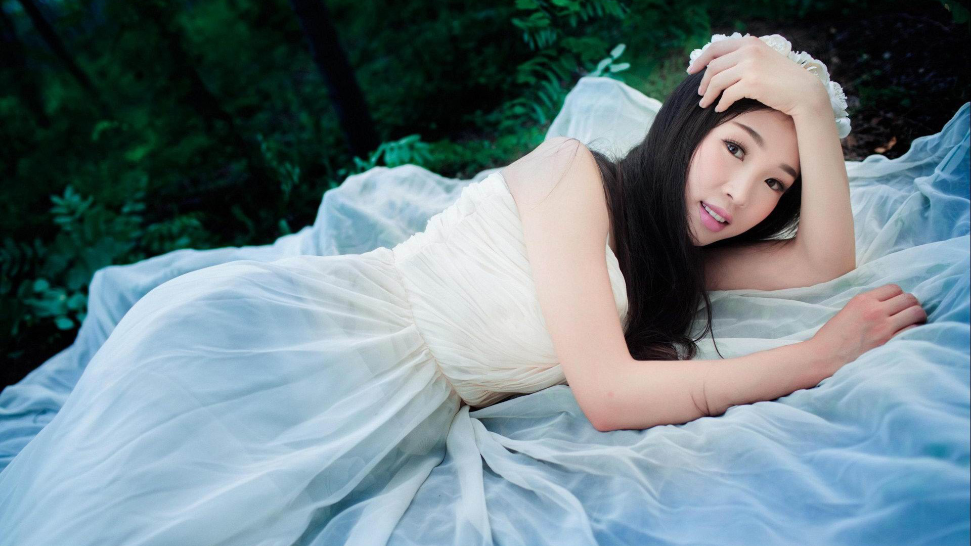 唯美森系美女风景壁纸，免费电脑壁纸精选下载