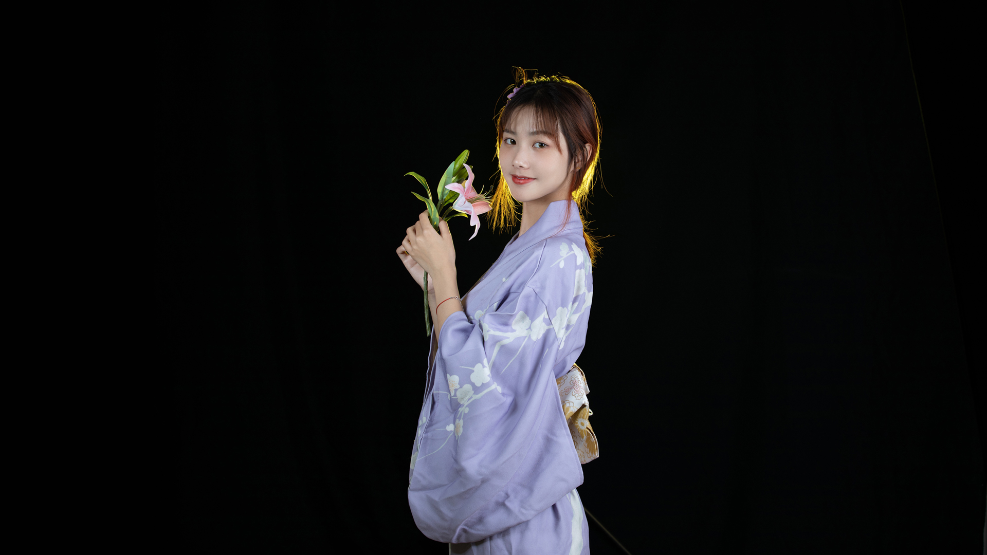 和服美女 花 黑色背景 美女壁纸