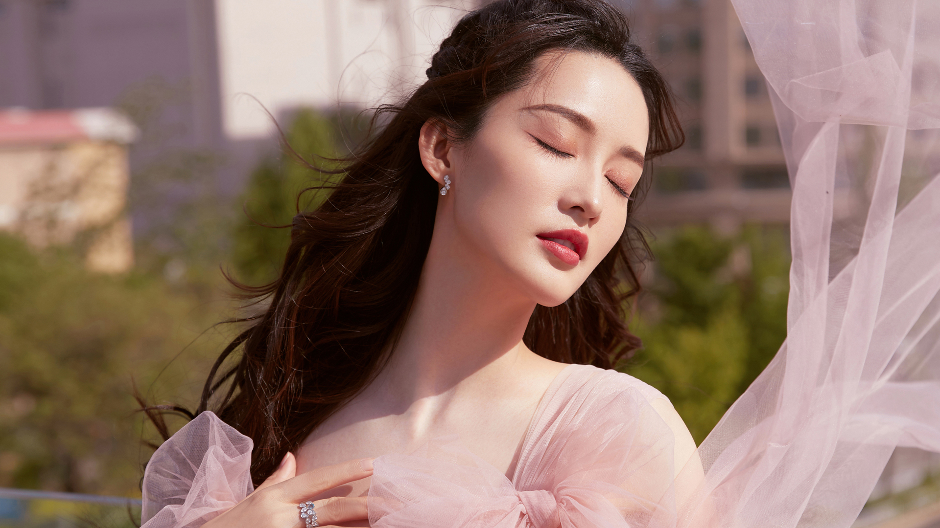 李沁 樱花公主裙 闭眼唯美美女壁纸