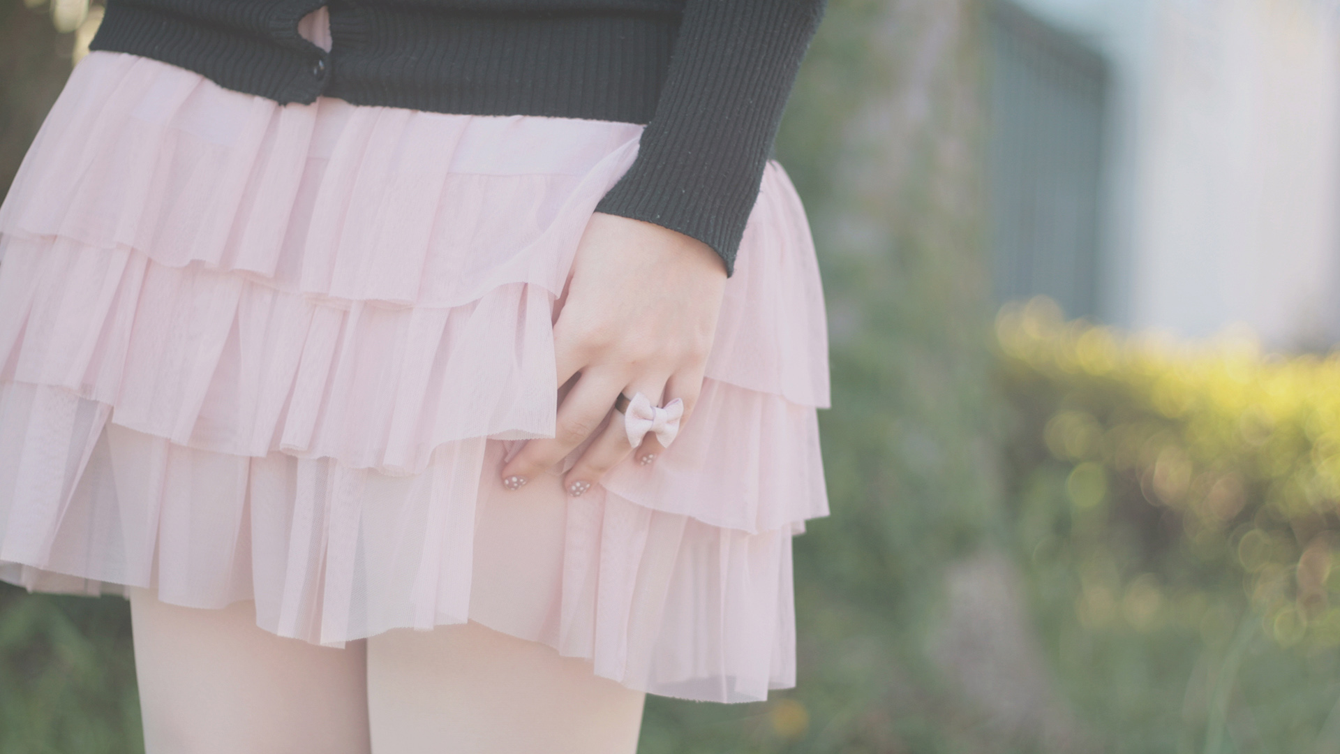 女孩纤手意境图，唯美小清新桌面壁纸，免费下载高清电脑背景