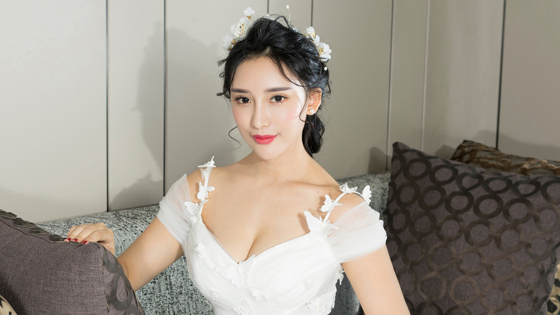 小西白色婚纱高清美女摄影壁纸，免费电脑桌面背景下载