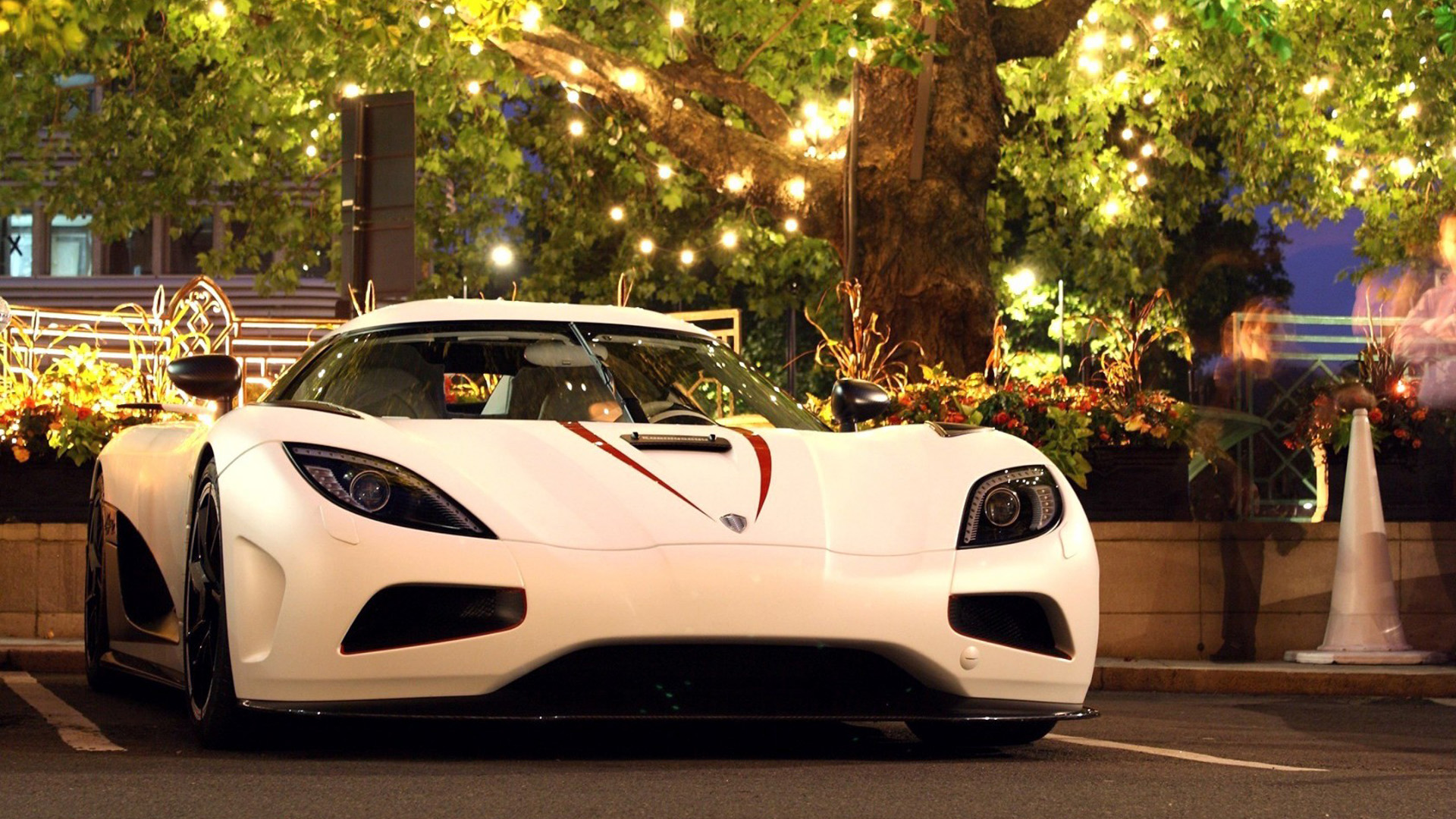 科尼赛克AGERA R白色超级汽车，精选桌面壁纸，免费电脑壁纸下载