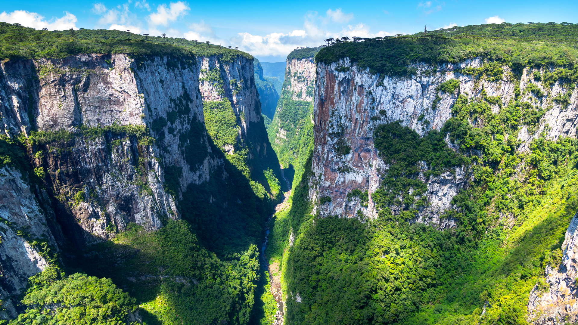 美丽峡谷风光壁纸，免费高清电脑桌面背景下载
