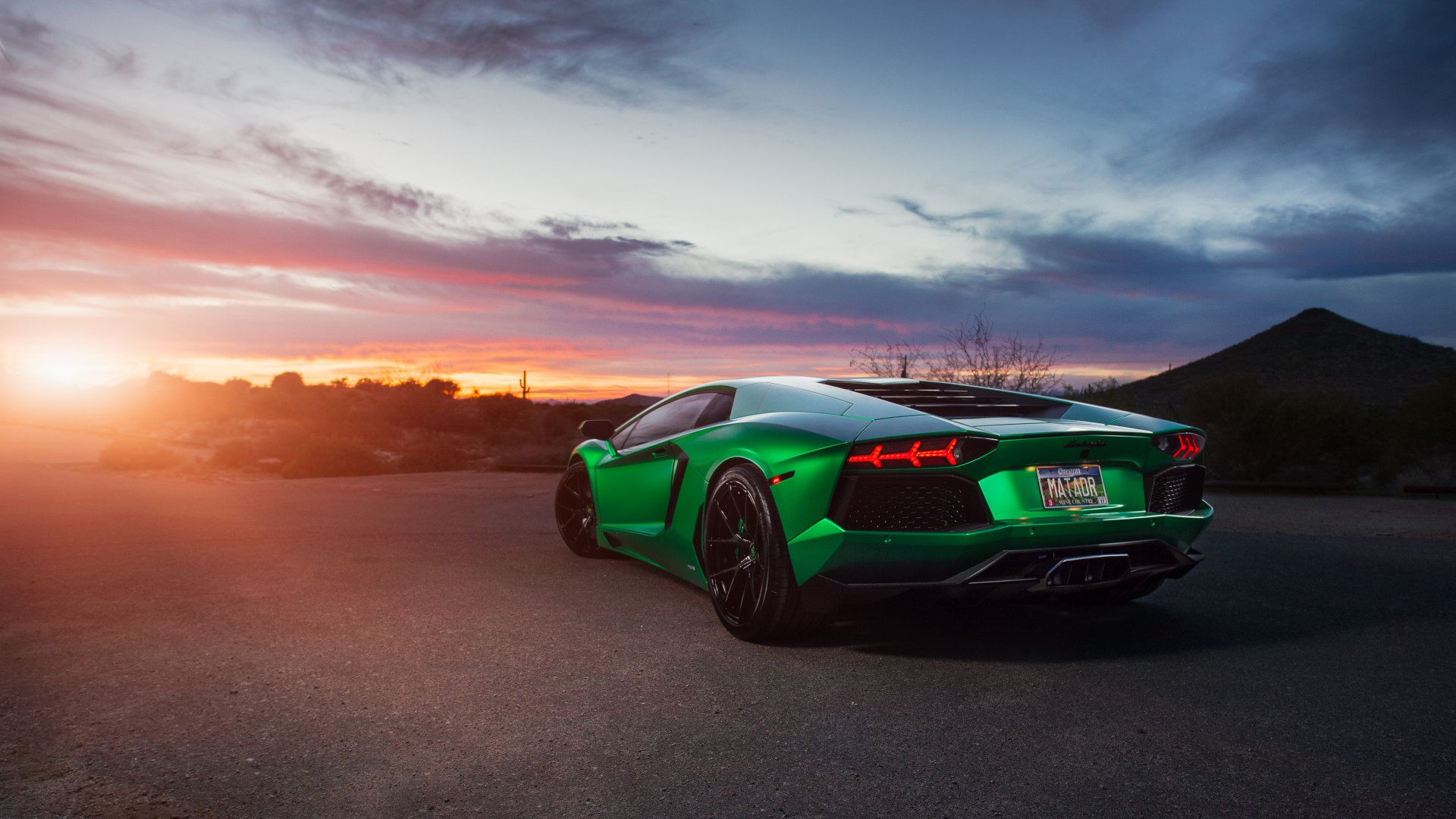 兰博基尼Aventador绿色跑车，高清电脑壁纸免费下载