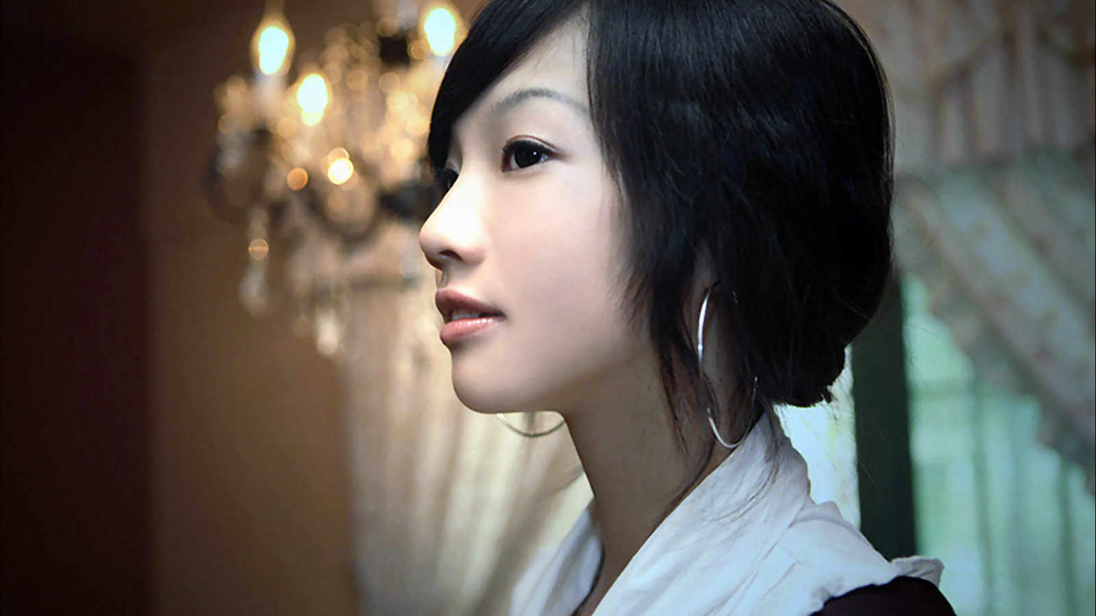 大耳环美女高清桌面壁纸，免费电脑壁纸精选下载