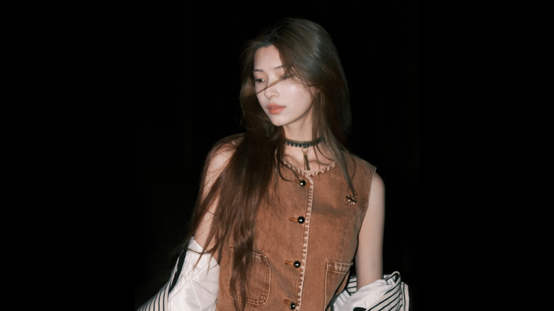 钟晨瑶美女壁纸，高清免费电脑桌面背景下载