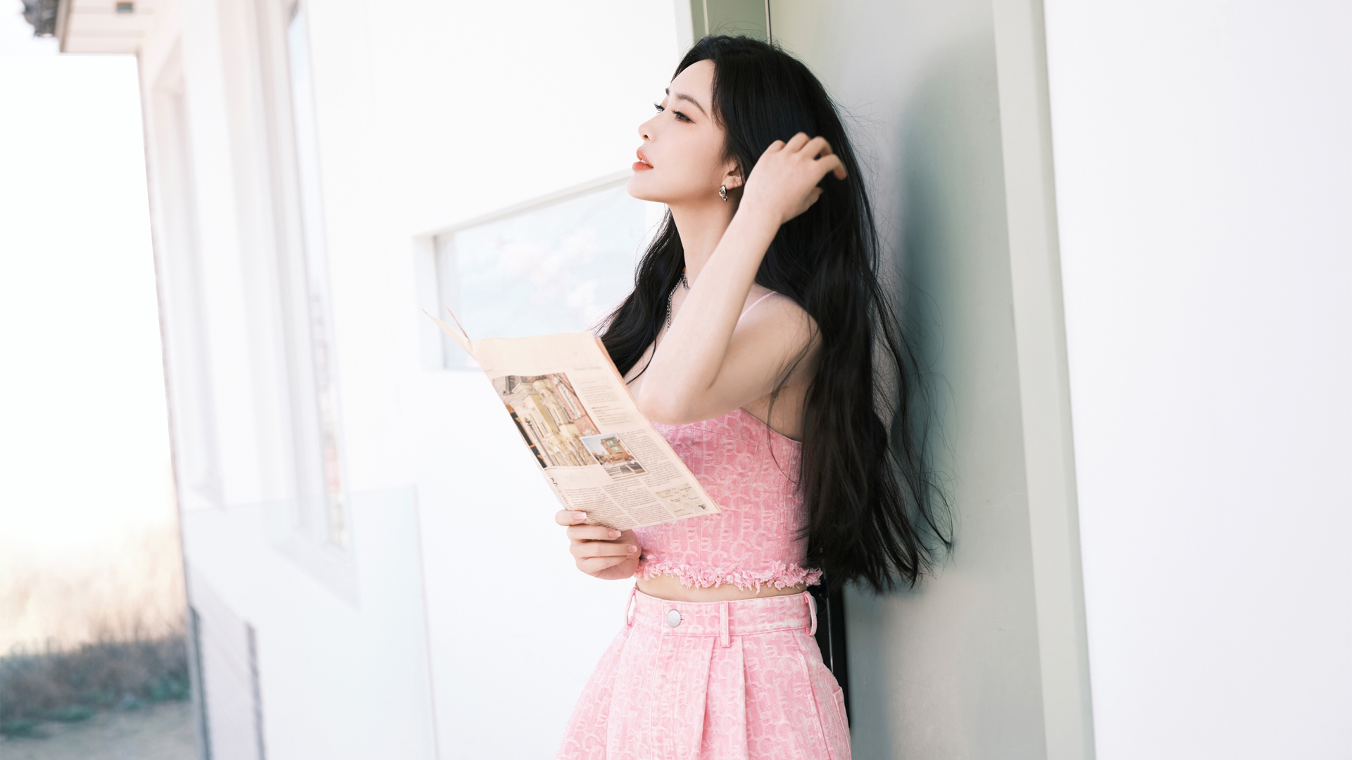 长发侧颜美女孟子义唯美壁纸，免费电脑壁纸高清下载