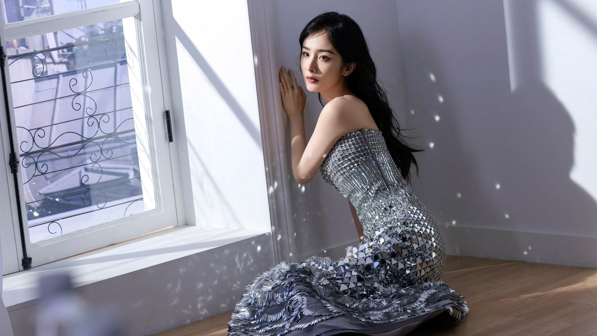 杨幂长礼服裙子居家美女，精选高清壁纸免费下载，电脑桌面美化必备