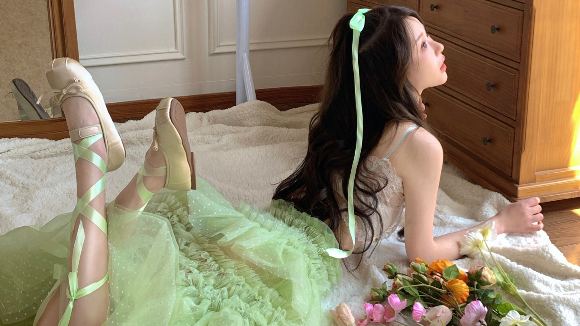 免费下载，芭蕾美女桌面壁纸，精选可爱芭蕾舞女孩图案