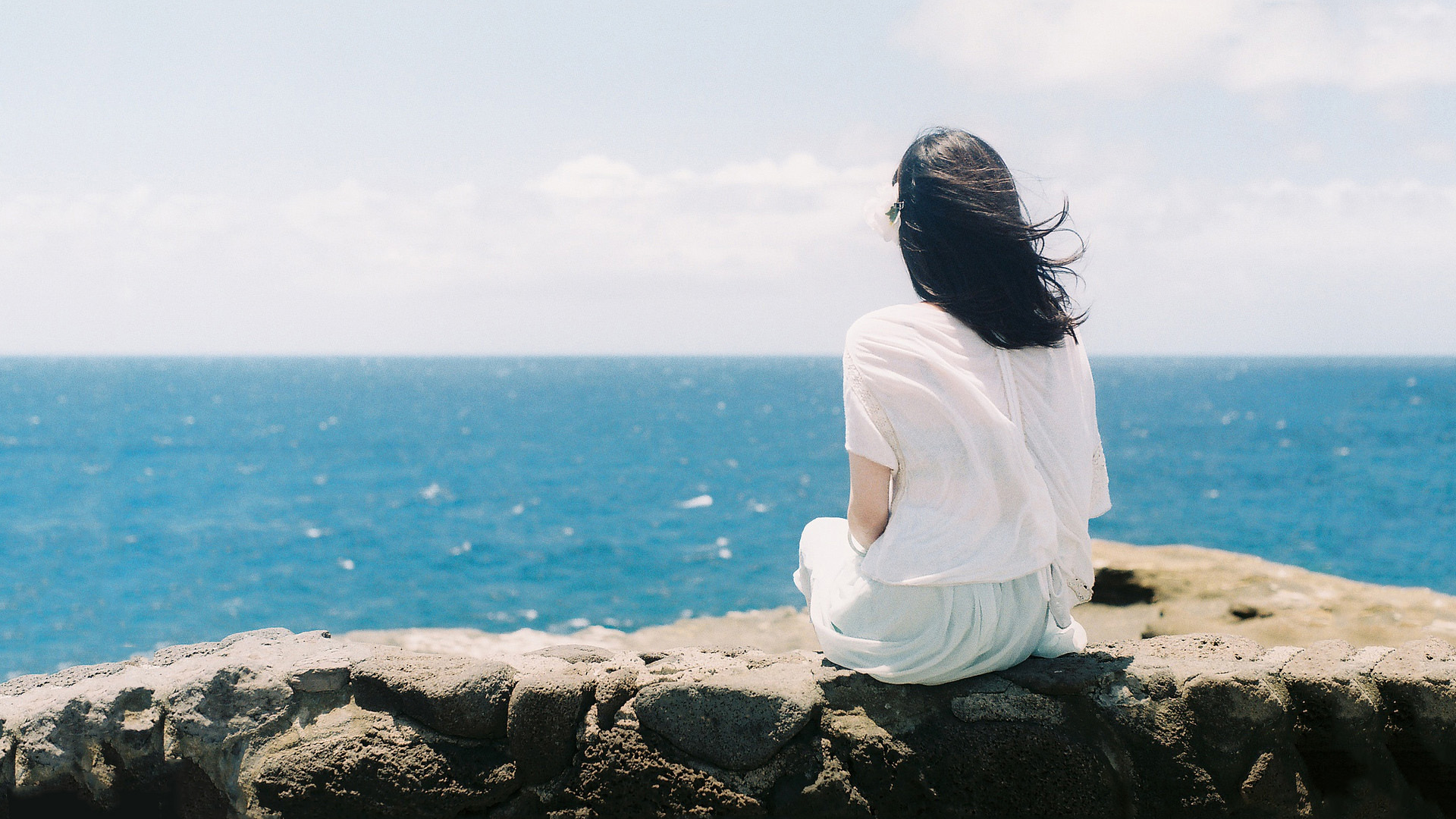 美女背影清新壁纸，夏日海风与森女情怀，唯美桌面壁纸免费下载