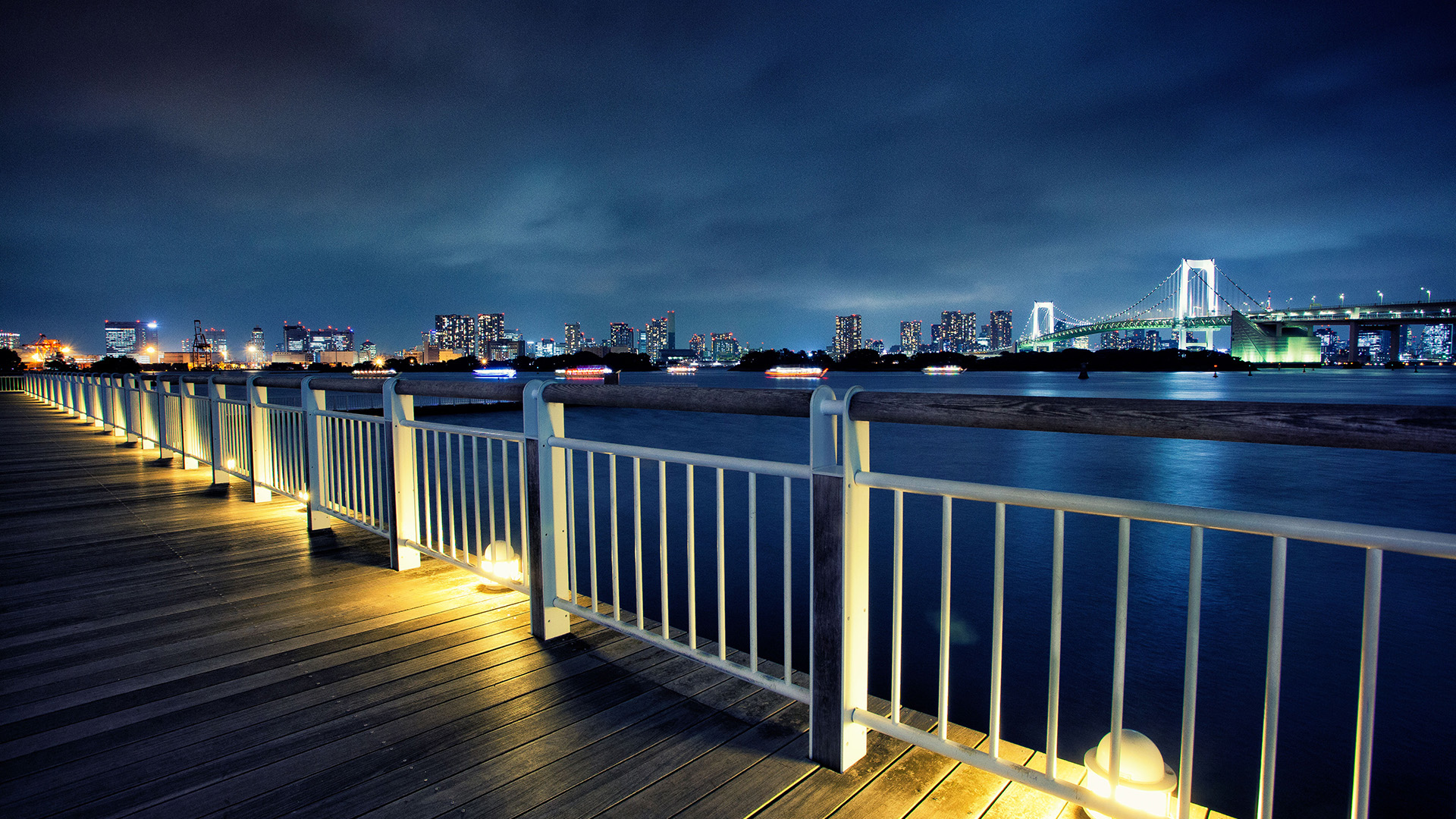 城市夜韵，静谧灯影映桥空，天空风景壁纸免费下载