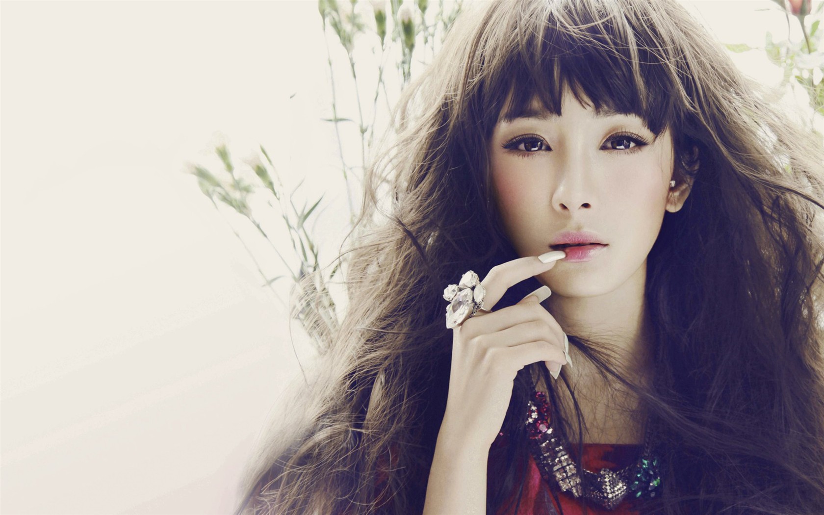 漂亮的美女图片桌面壁纸