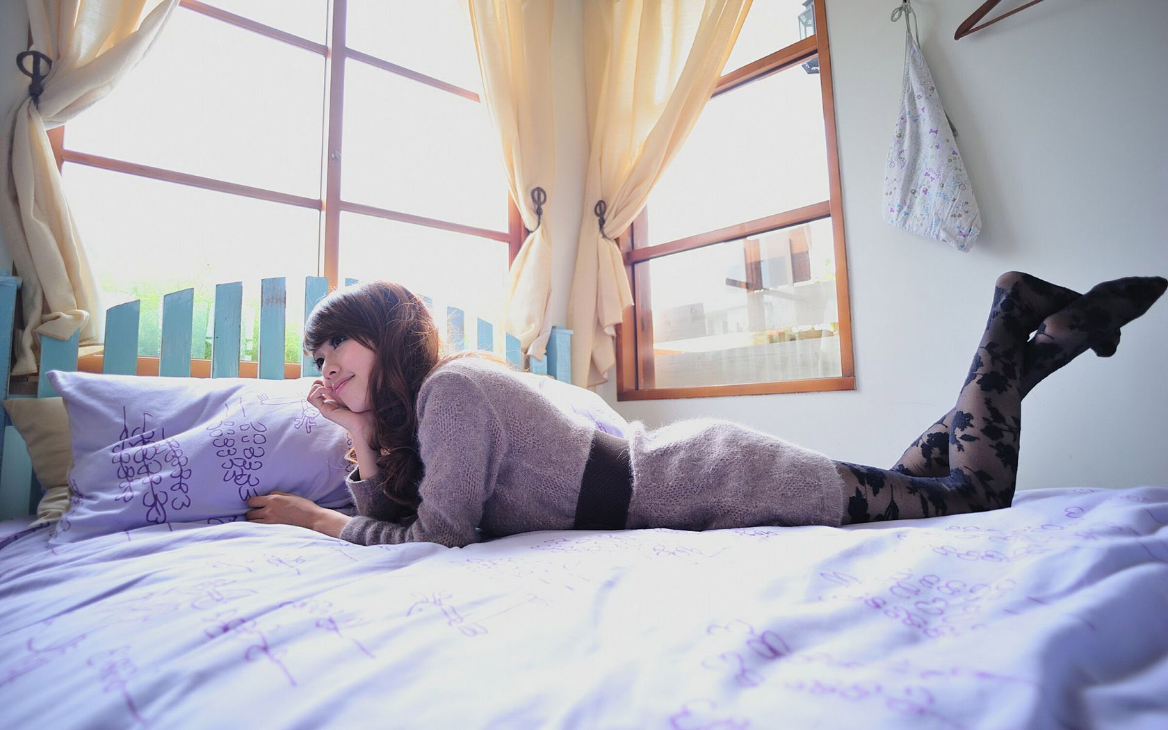 美女桌面墙纸图片