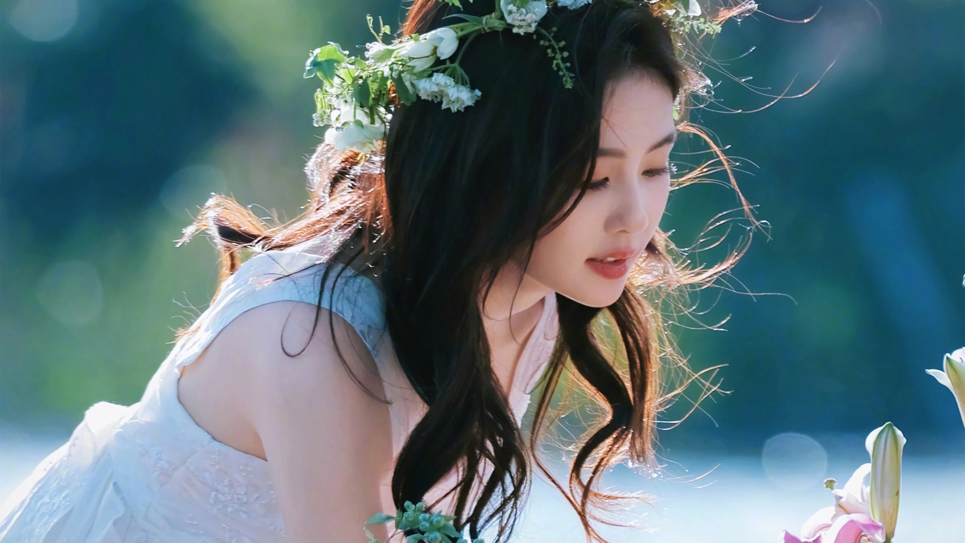 白鹿 花环美女 桌面壁纸