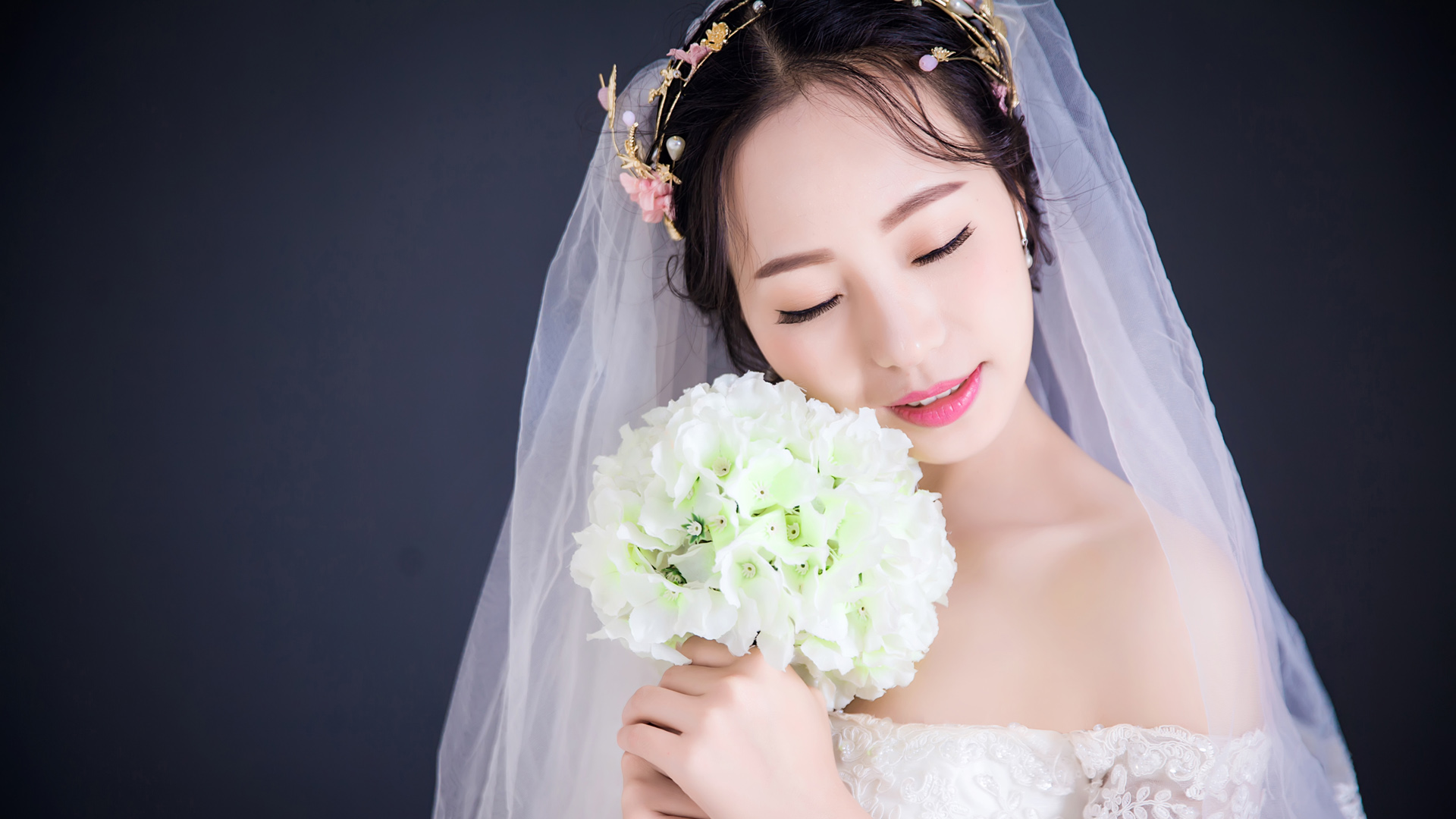 新娘婚纱精选高清壁纸，美女电脑桌面背景免费下载