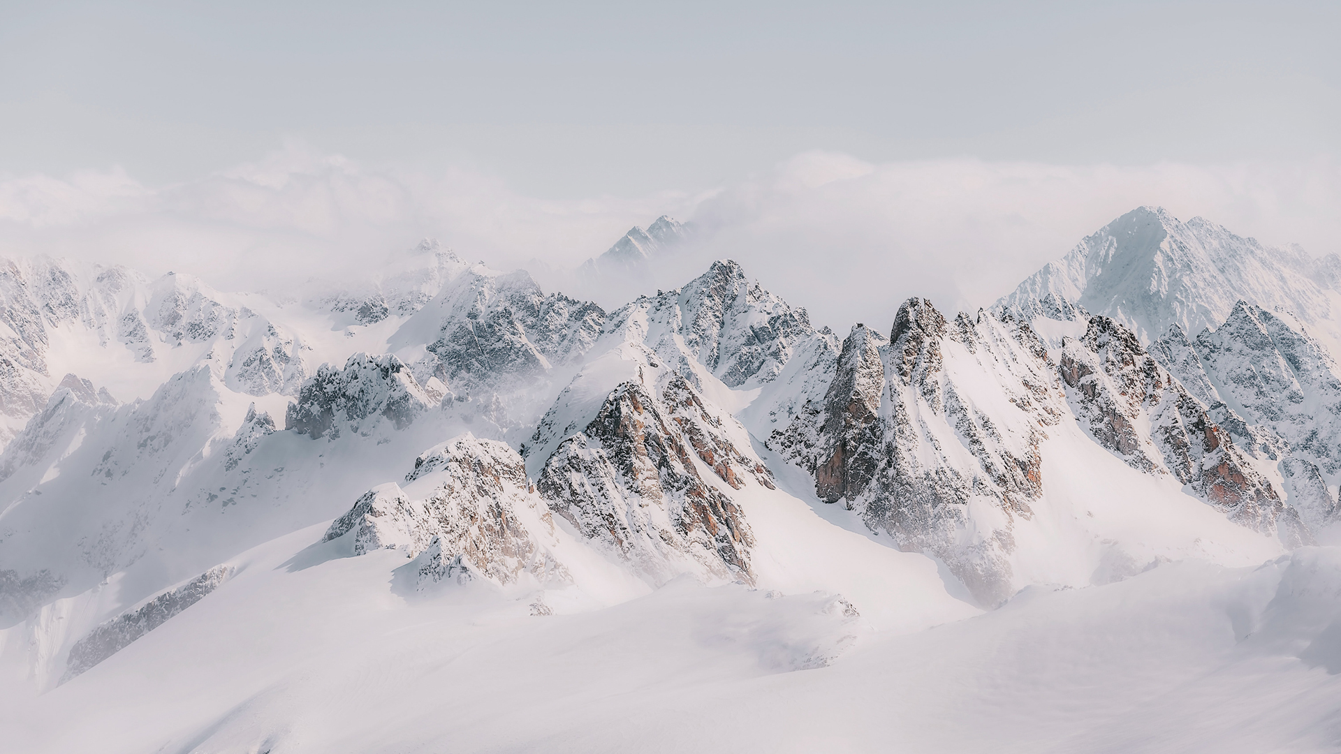 冬日雪山雪景，绝美桌面壁纸免费下载，装点你的电脑桌面！