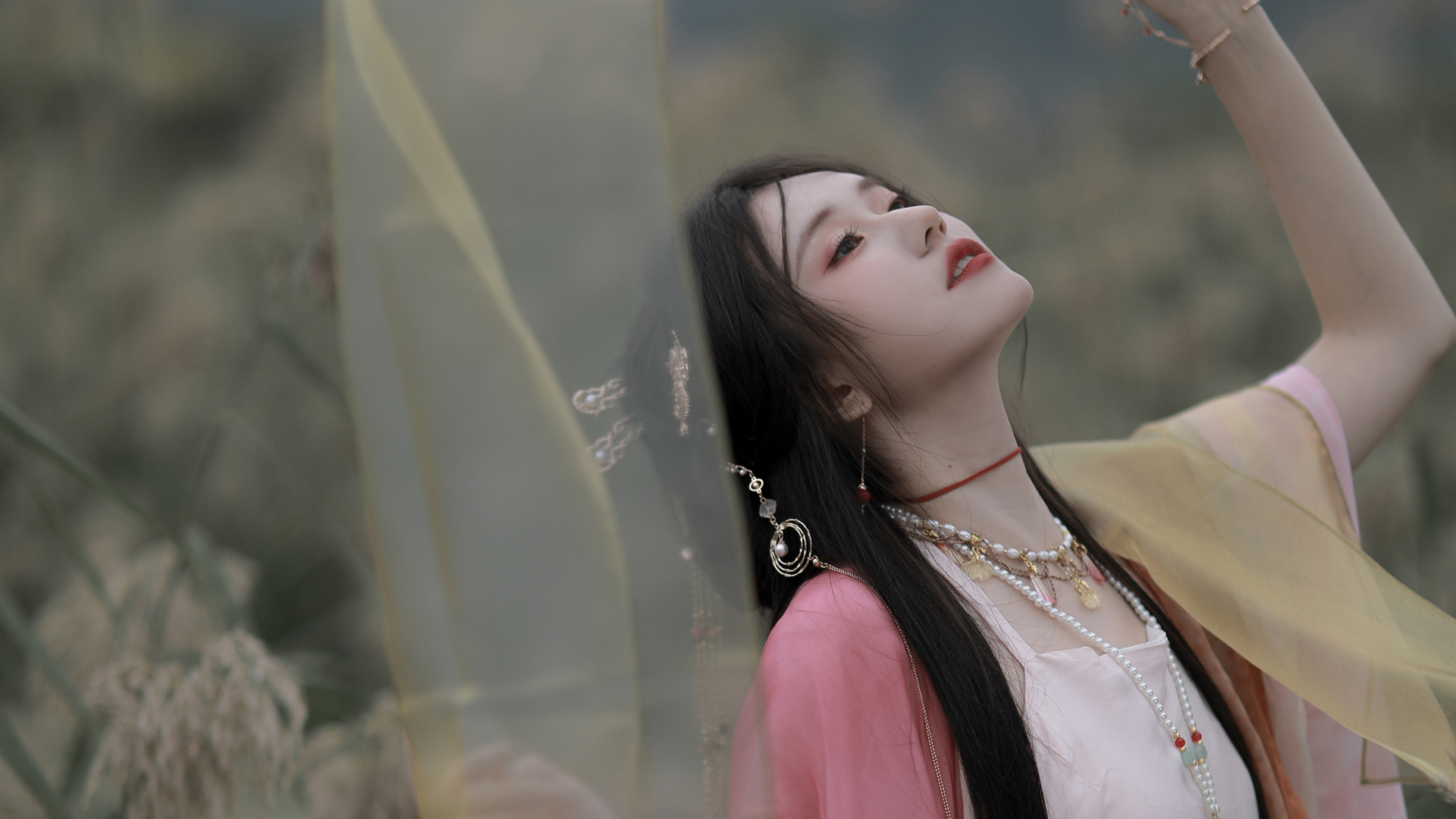唯美古装美女，古风仰头高清壁纸，免费电脑壁纸下载
