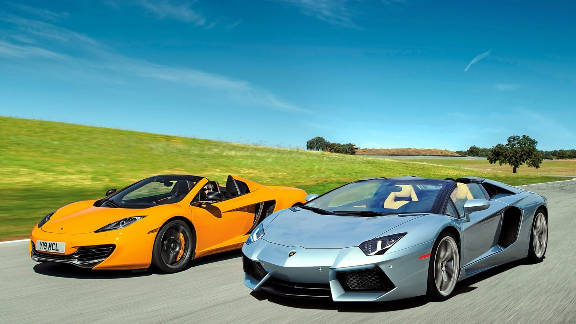 兰博基尼与迈凯轮，Aventador LP700-4与MP4-12C跑车壁纸，高清免费电脑壁纸下载