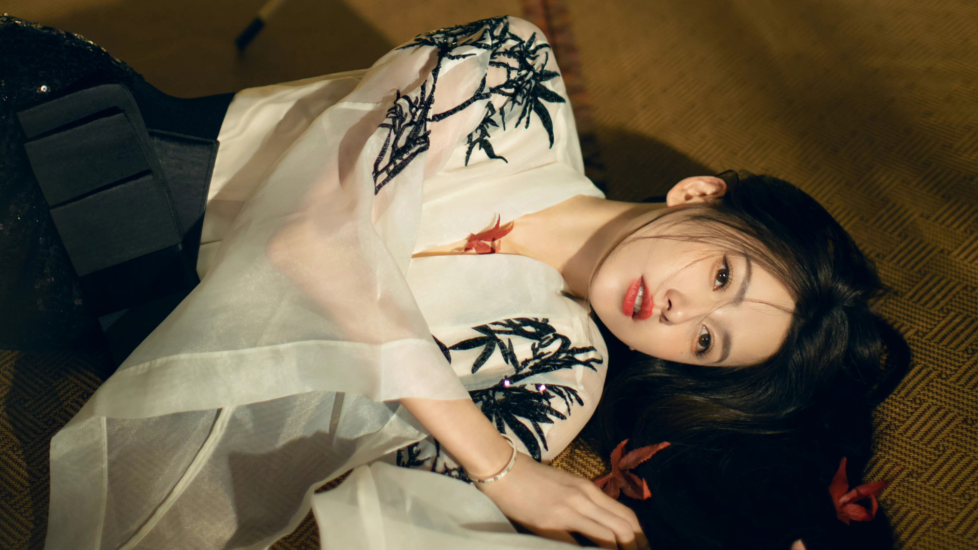 秋意美女写真，王秋紫高清壁纸，免费电脑壁纸下载欣赏