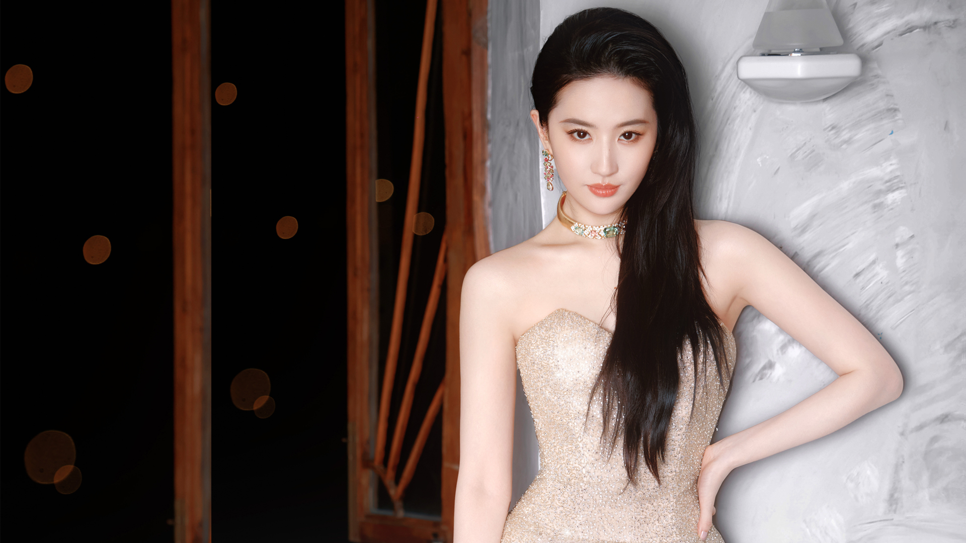 刘亦菲抹胸长裙高清壁纸，免费美女电脑壁纸下载