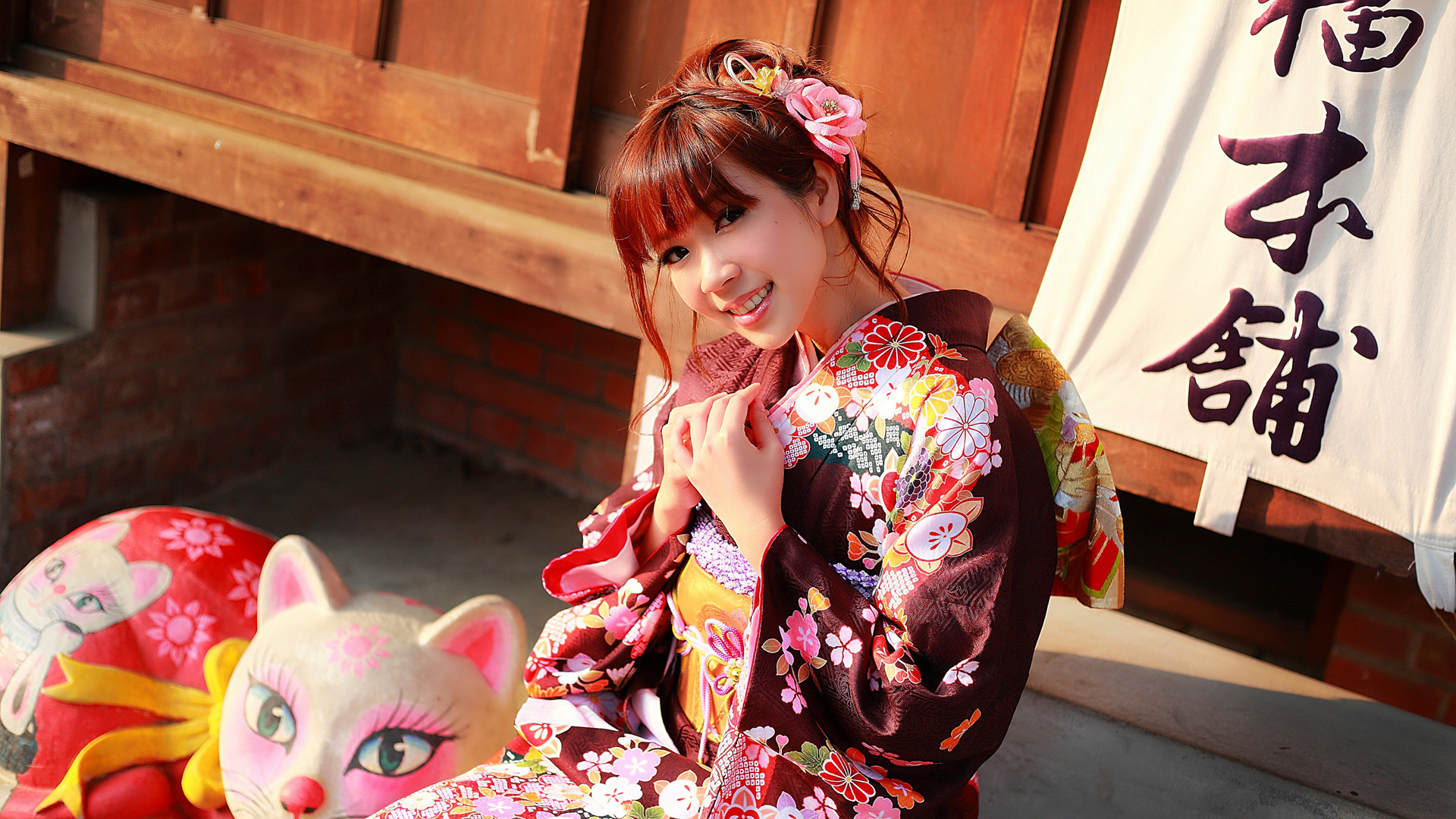 日本女孩和服风采，微笑眼眸，头饰猫耳，绝美壁纸免费下载