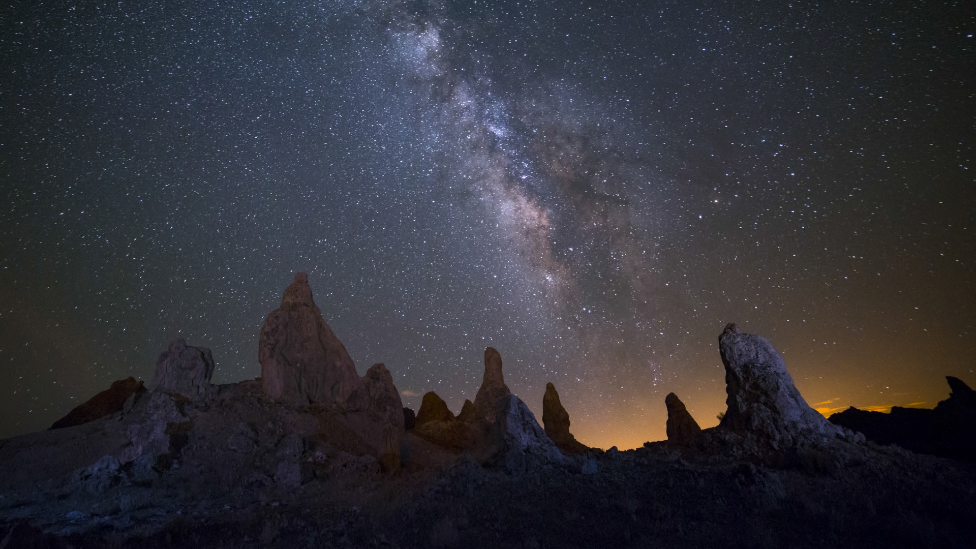 夜晚璀璨银河系，恒星闪烁桌面壁纸，免费高清下载