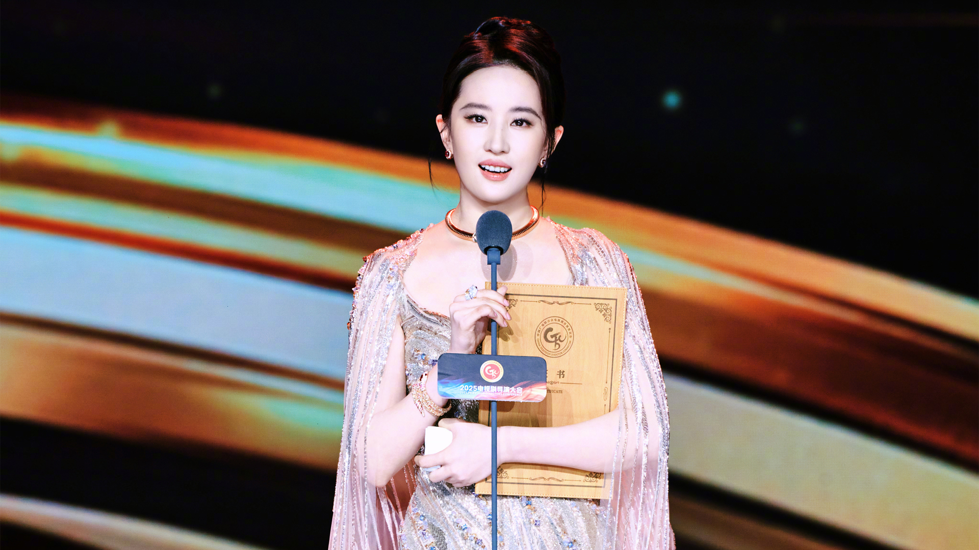 刘亦菲领奖高清美图壁纸，免费电脑壁纸下载