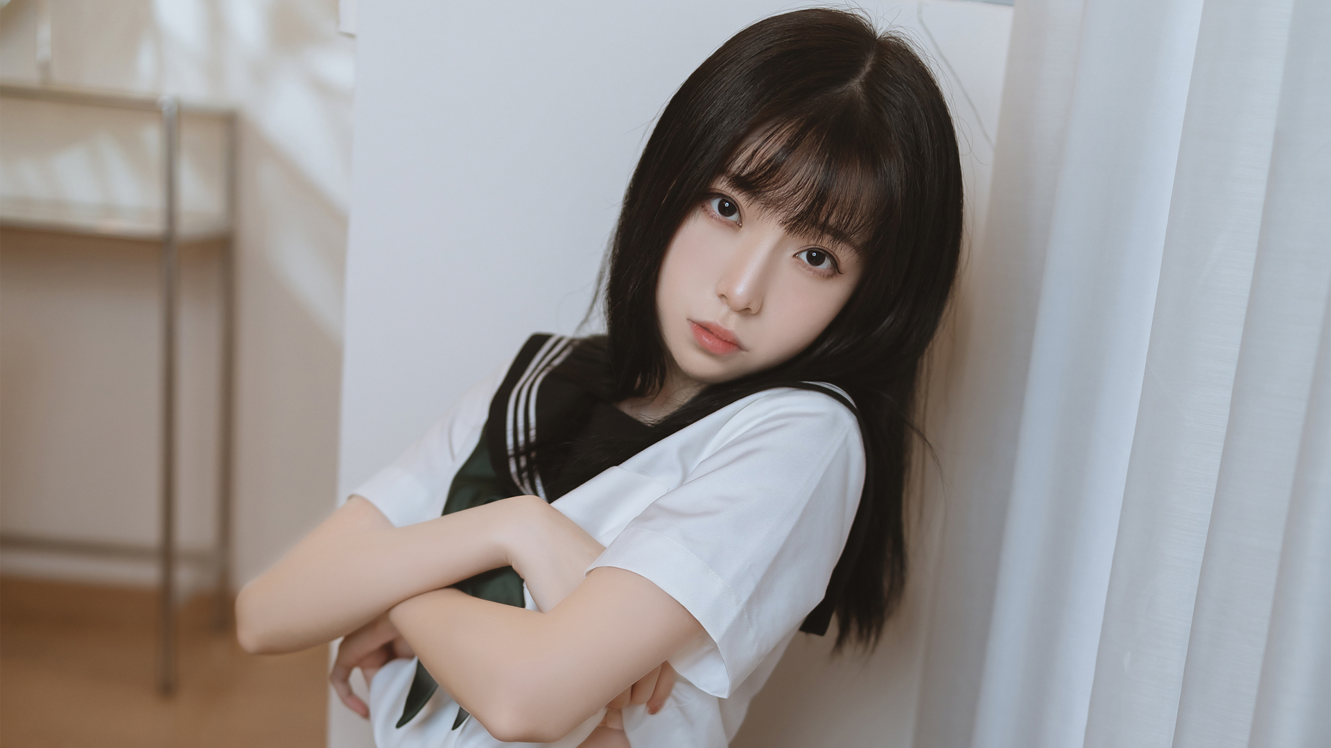 水手服美女电脑壁纸，高清养眼，免费下载