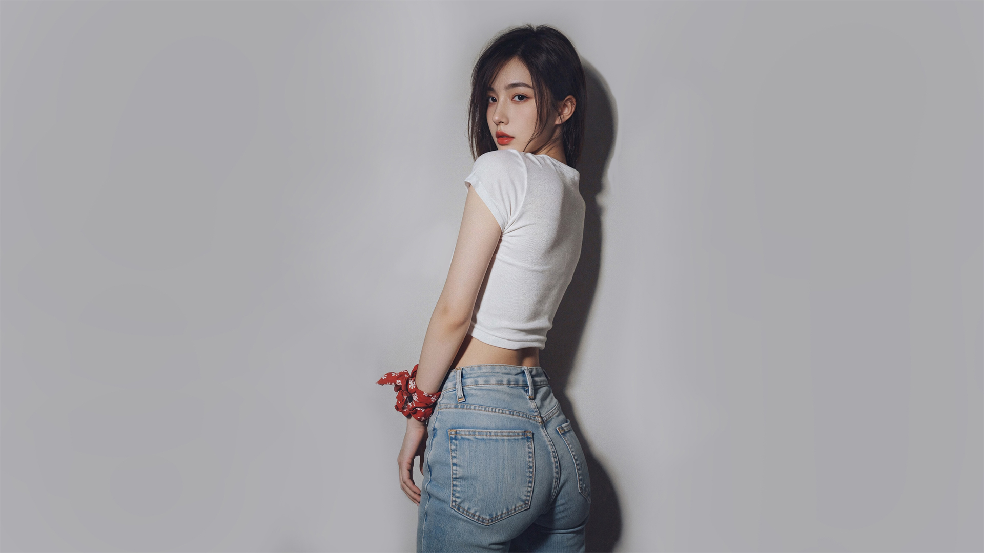 牛仔裤美女免费电脑壁纸高清下载