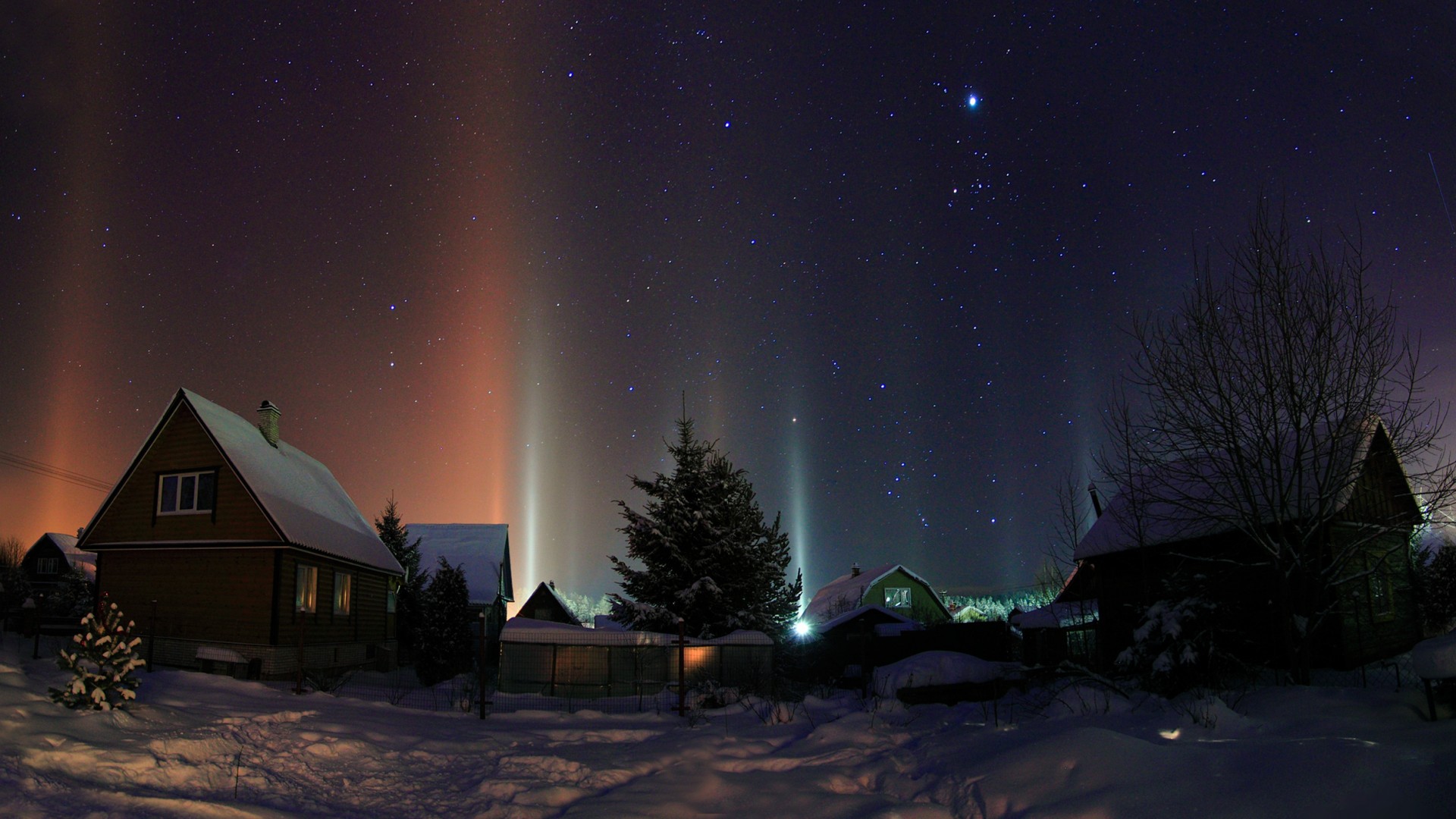 冬日村屋雪景，繁星点缀的夜景风光，免费高清电脑壁纸下载