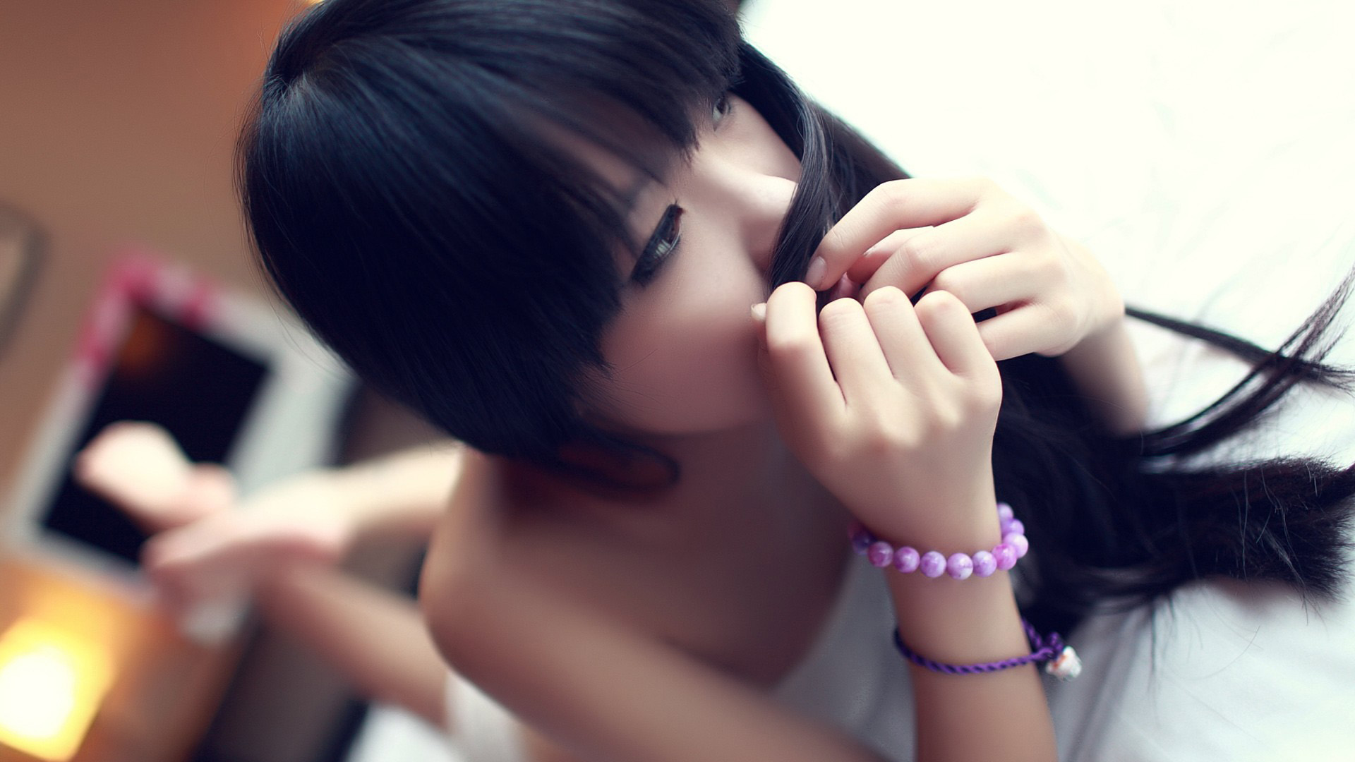 黑色睫毛美女壁纸
