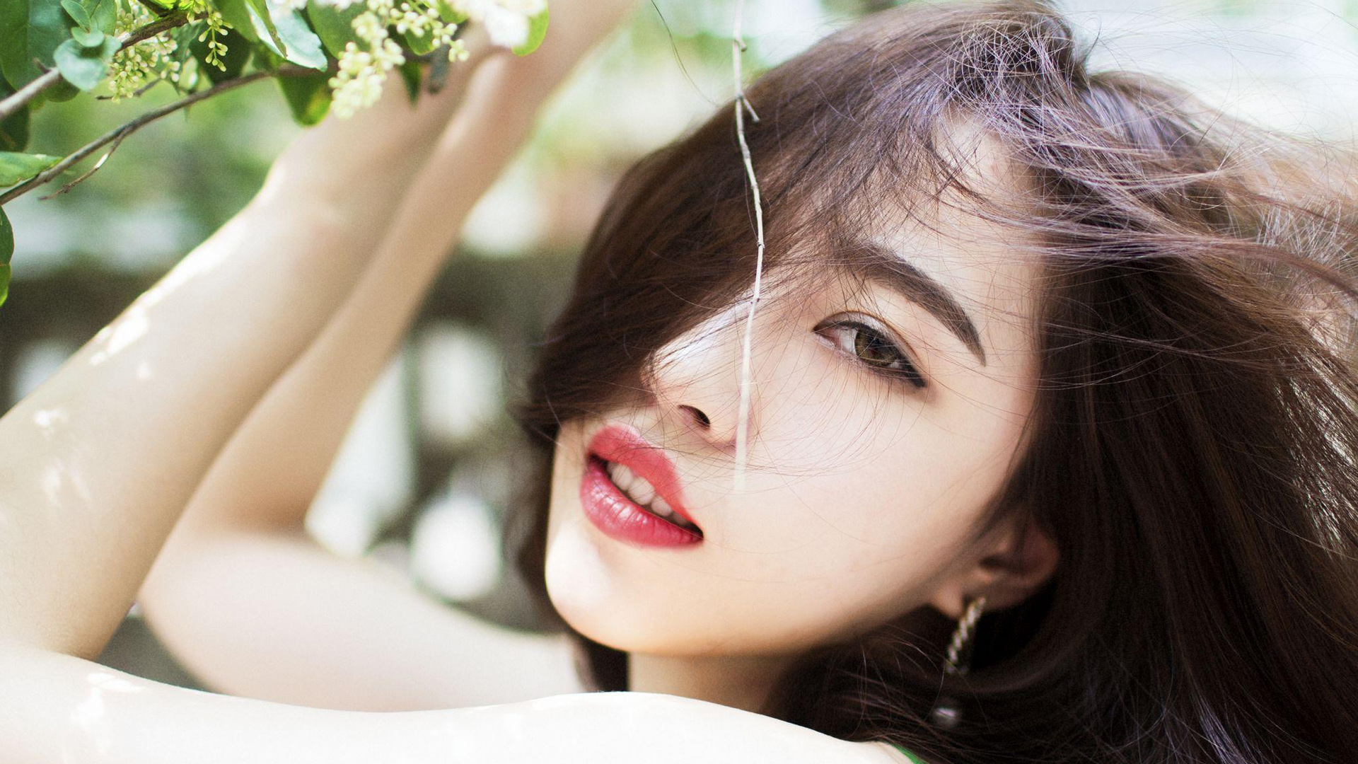 青春妩媚，成熟美女写真，精选壁纸免费下载，装点你的电脑桌面