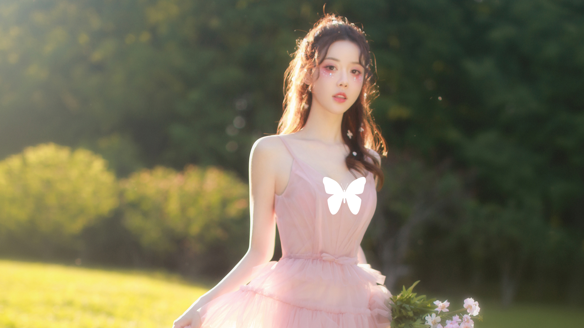 唯美森系小仙女，粉色婚纱裙子与鲜花交织，免费电脑壁纸下载