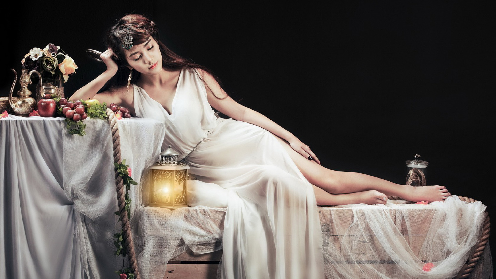 白色长裙,美女睡觉姿势桌面壁纸