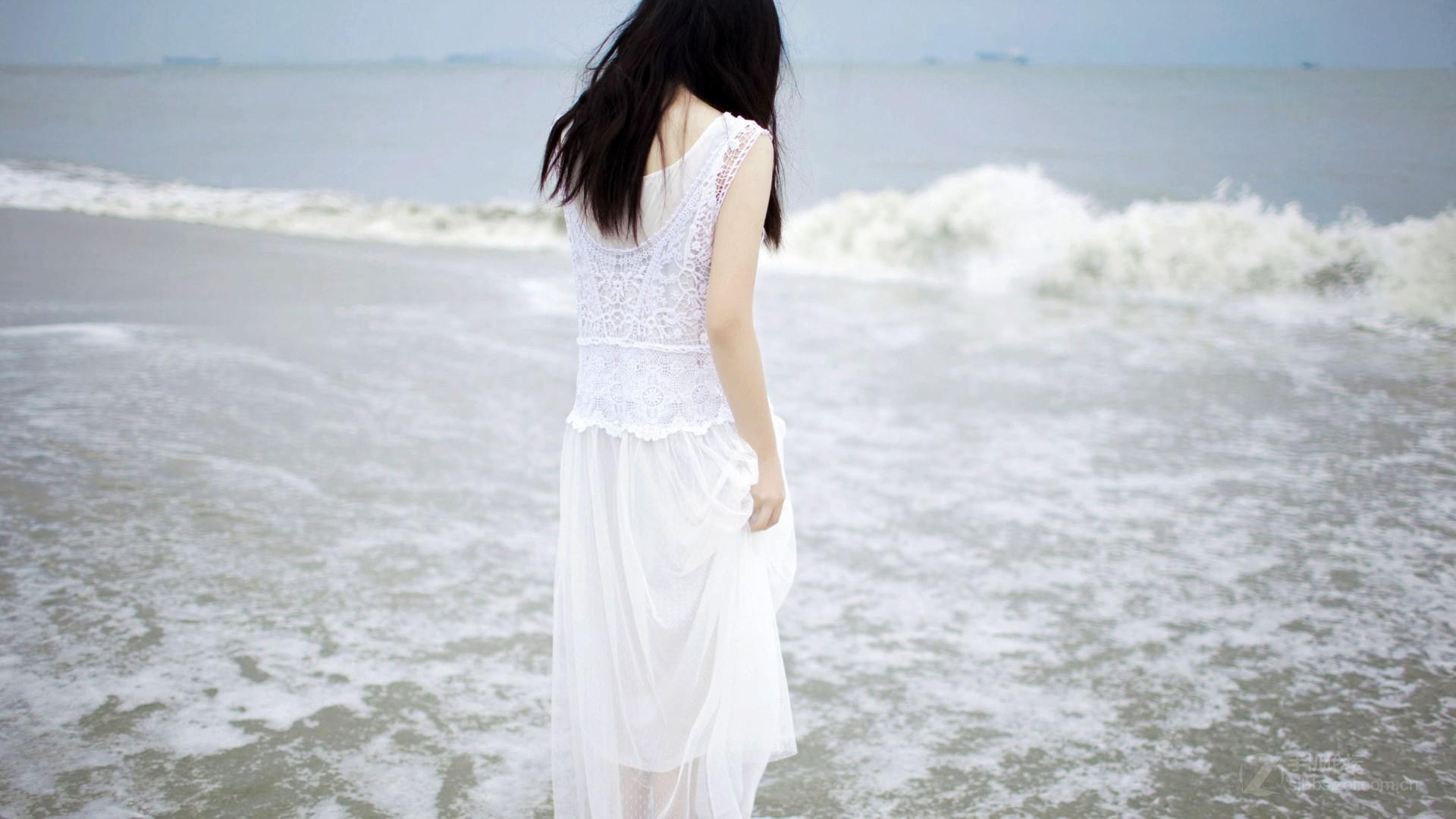 清凉夏日海边，清纯美女壁纸精选，免费电脑壁纸高清下载