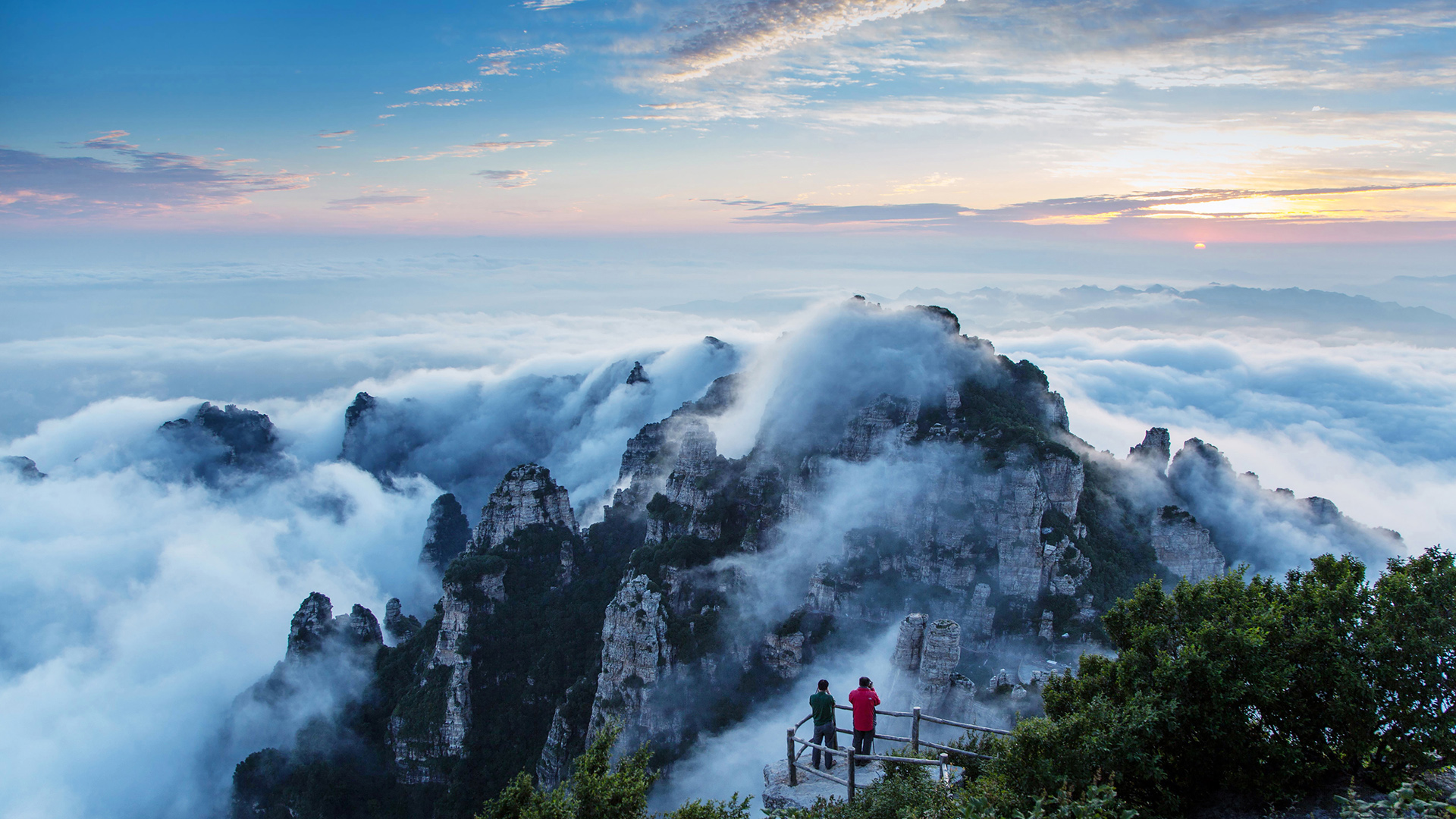 白石山绝美日出风光壁纸，免费高清电脑桌面背景下载