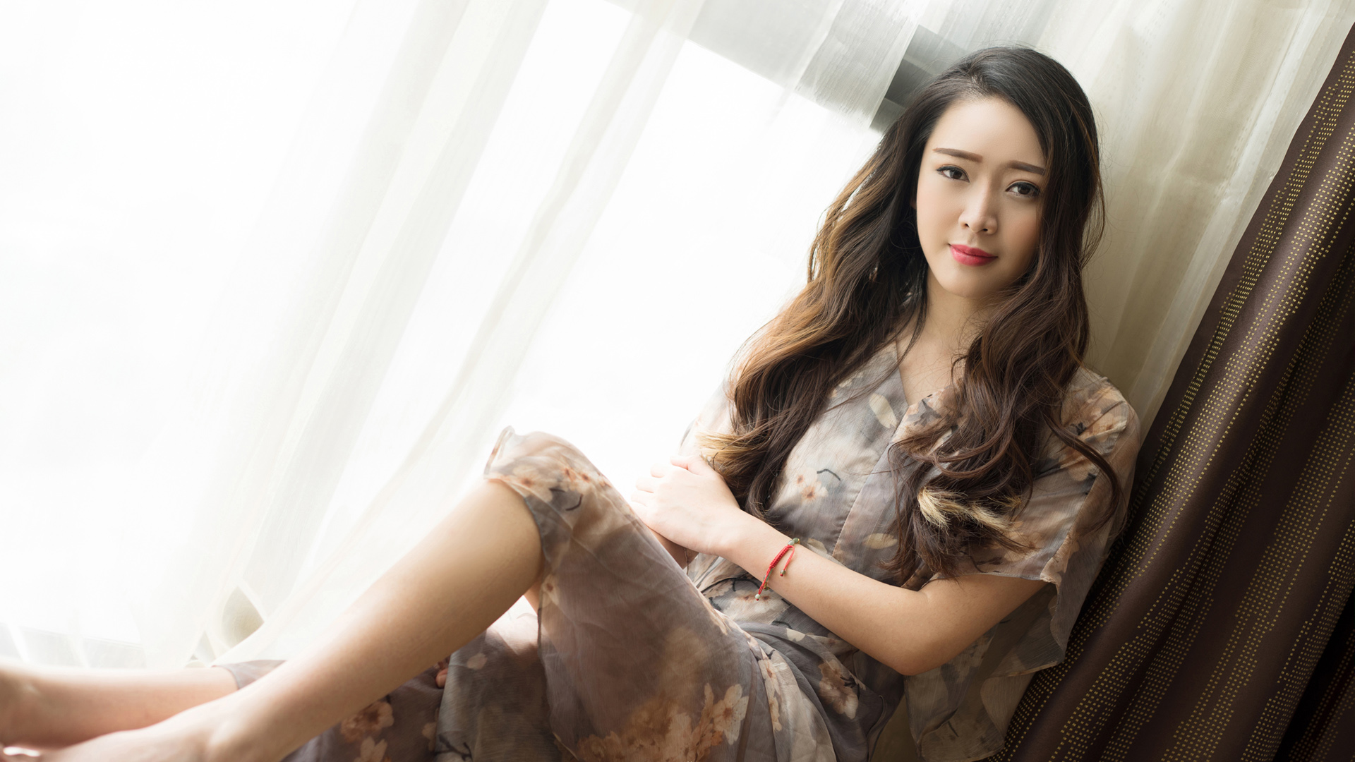珊珊精选美女桌面壁纸，免费高清电脑壁纸一键下载