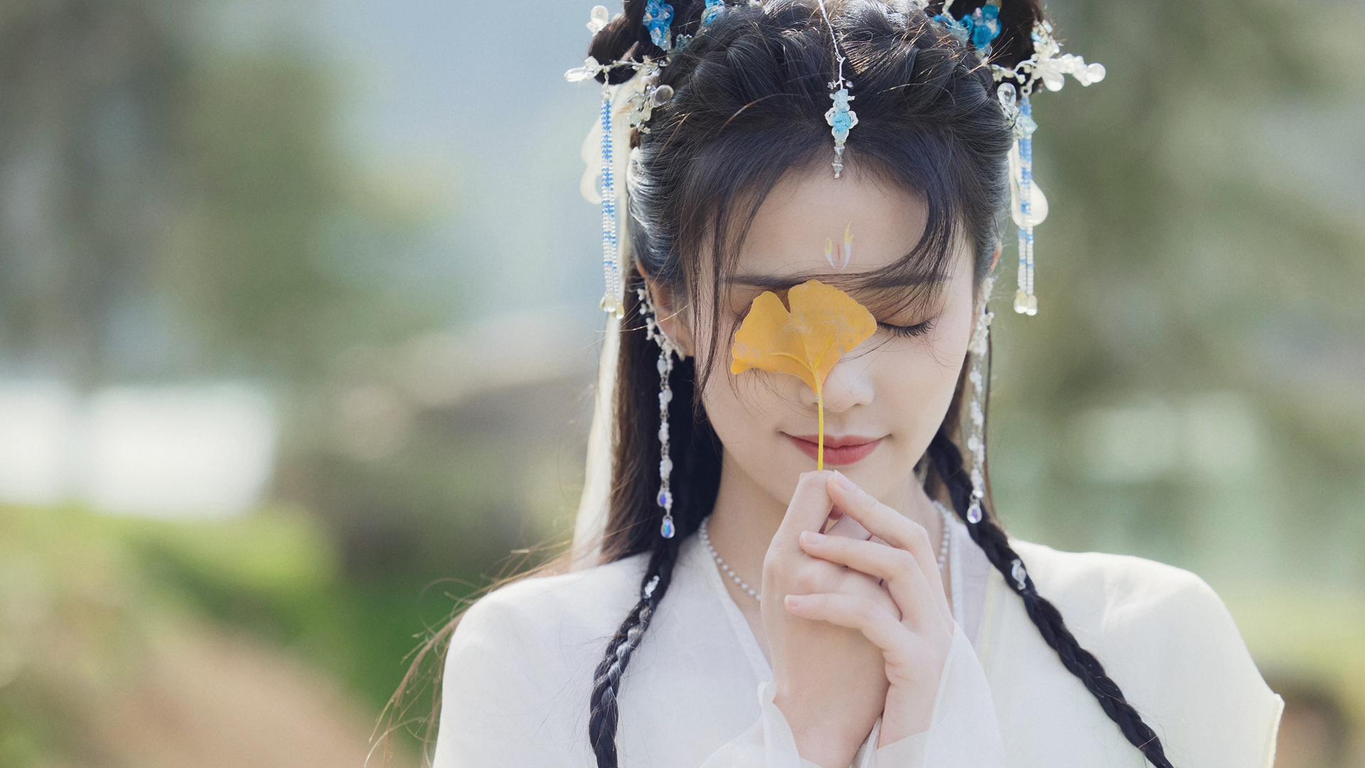 长月烬明，白鹿绝美古装剧照，高清美女壁纸免费下载，装点你的电脑桌面！