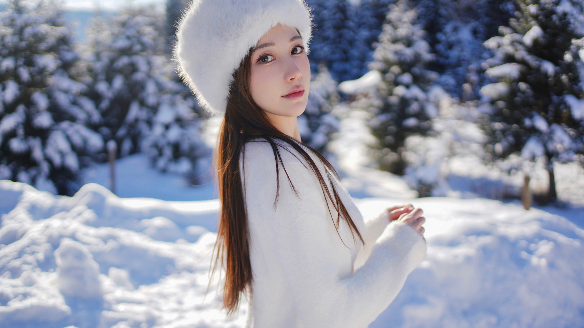 冬日雪景美女刘奕宁精选壁纸，免费下载高清电脑桌面背景