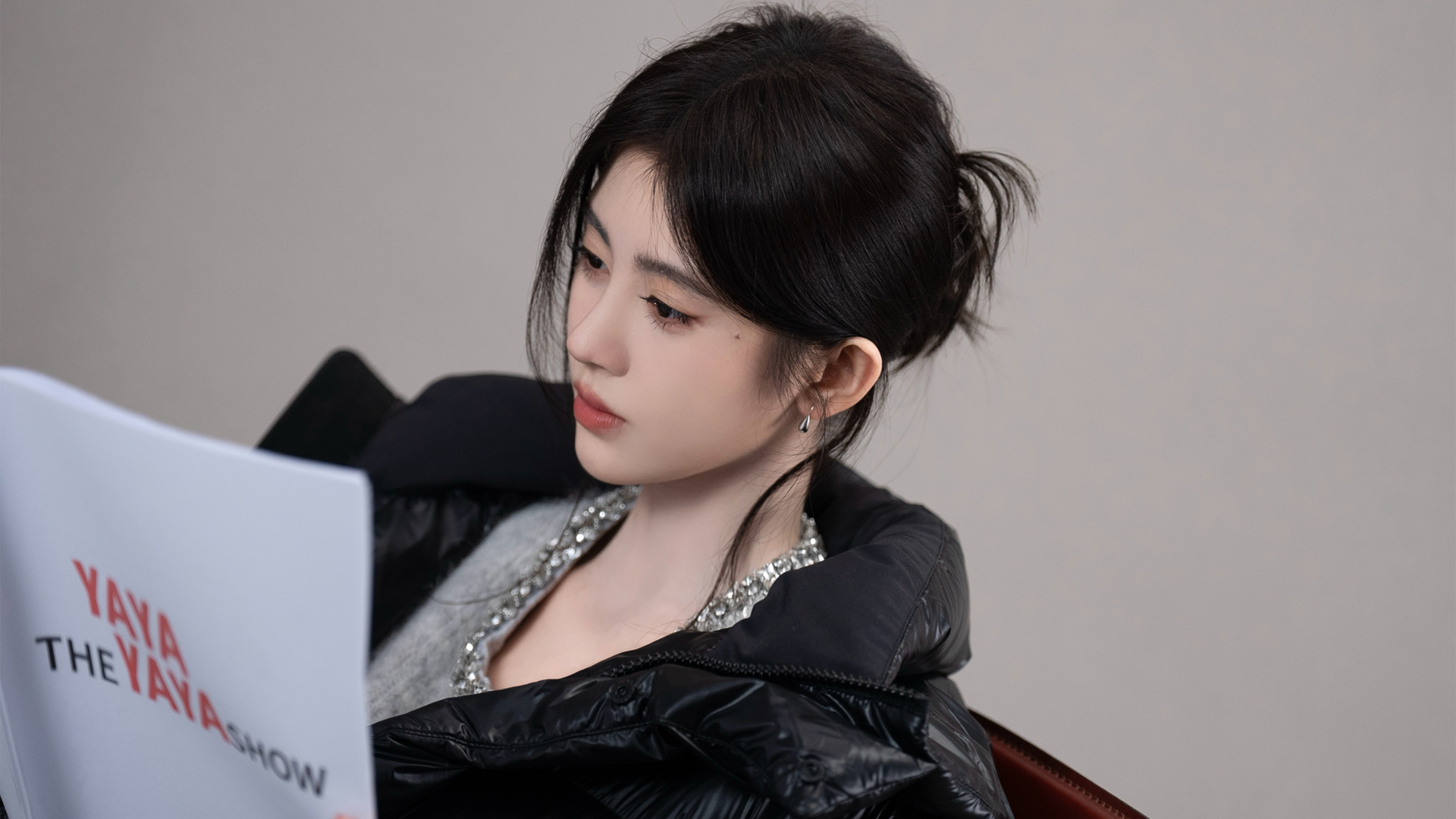 鞠婧祎侧颜高清美女壁纸，免费电脑壁纸下载