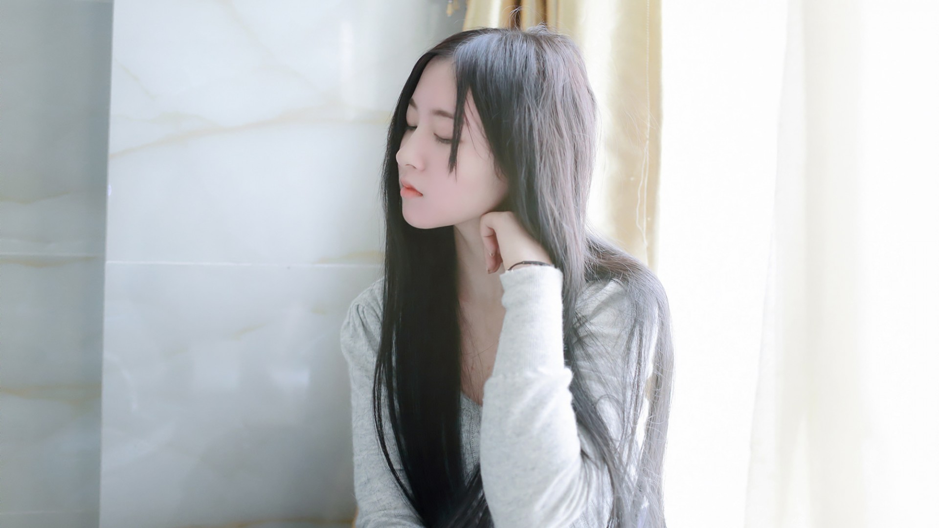 清纯女孩侧颜之美，唯美壁纸免费下载，装点你的电脑桌面