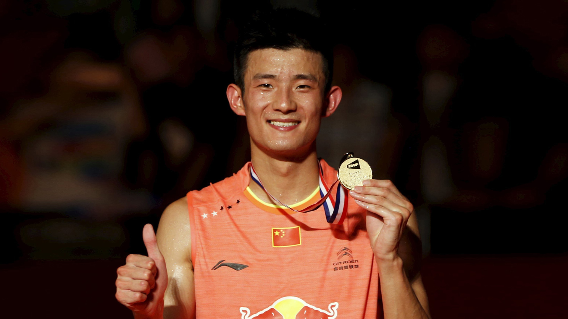 谌龙2015世锦赛夺冠辉煌瞬间，竖起大拇指高清壁纸免费下载