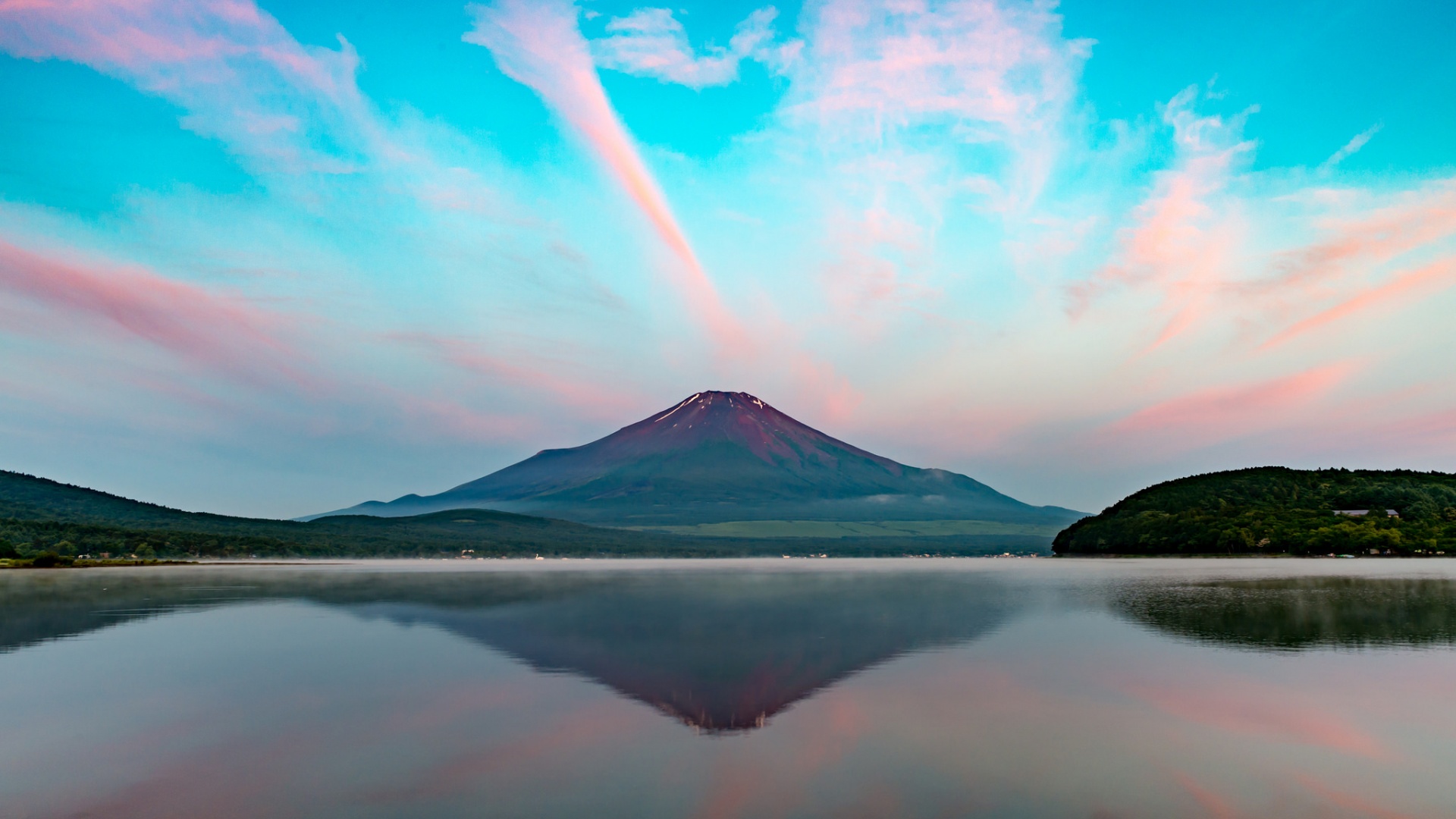 日本富士火山森林绝美风光，免费高清桌面壁纸，一键下载！