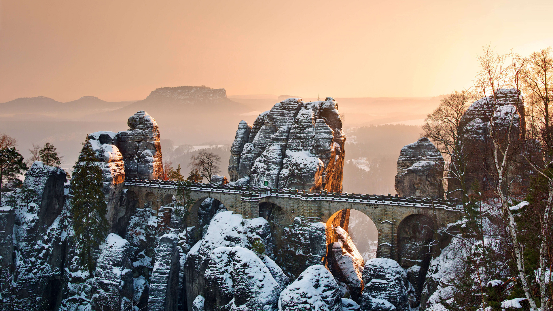 冬日罗曼棱堡桥雪景，绝美壁纸免费下载，装点你的电脑桌面