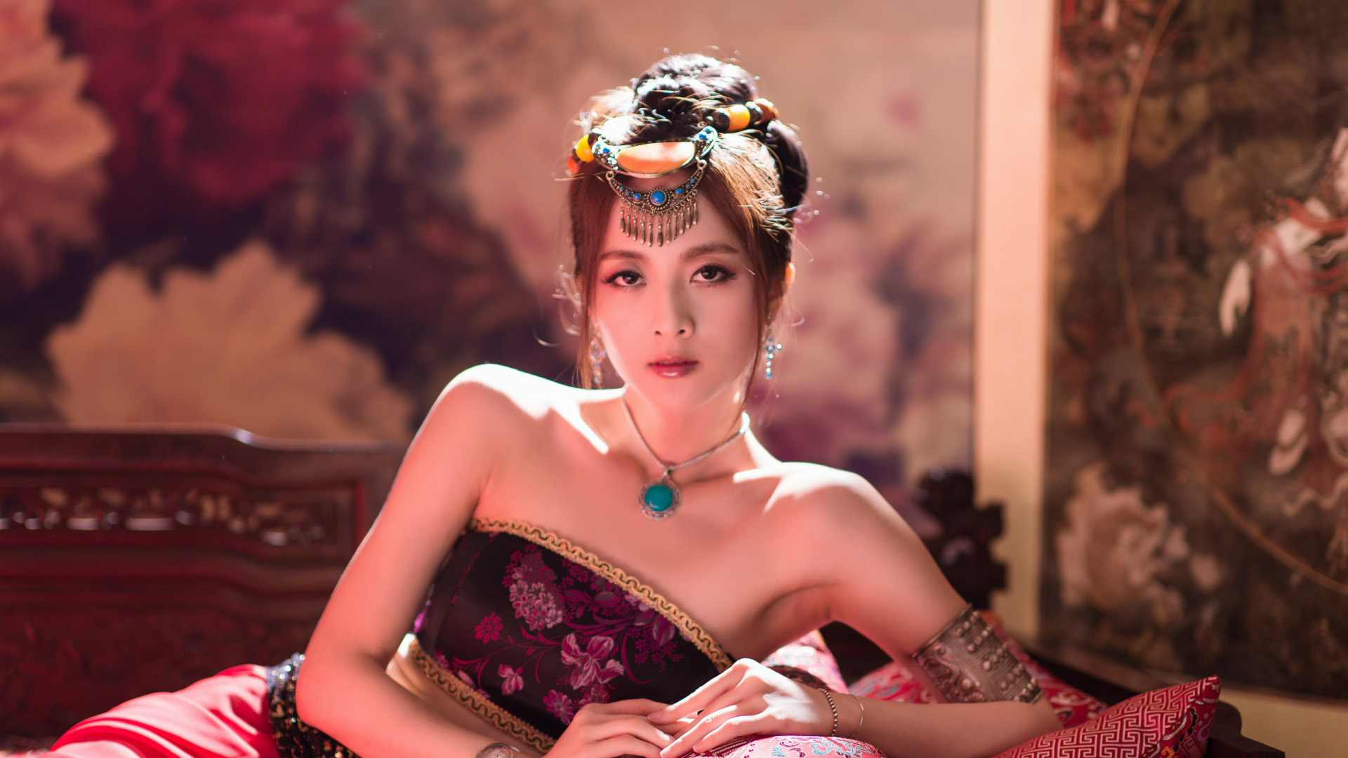 优雅古典美女桌面壁纸
