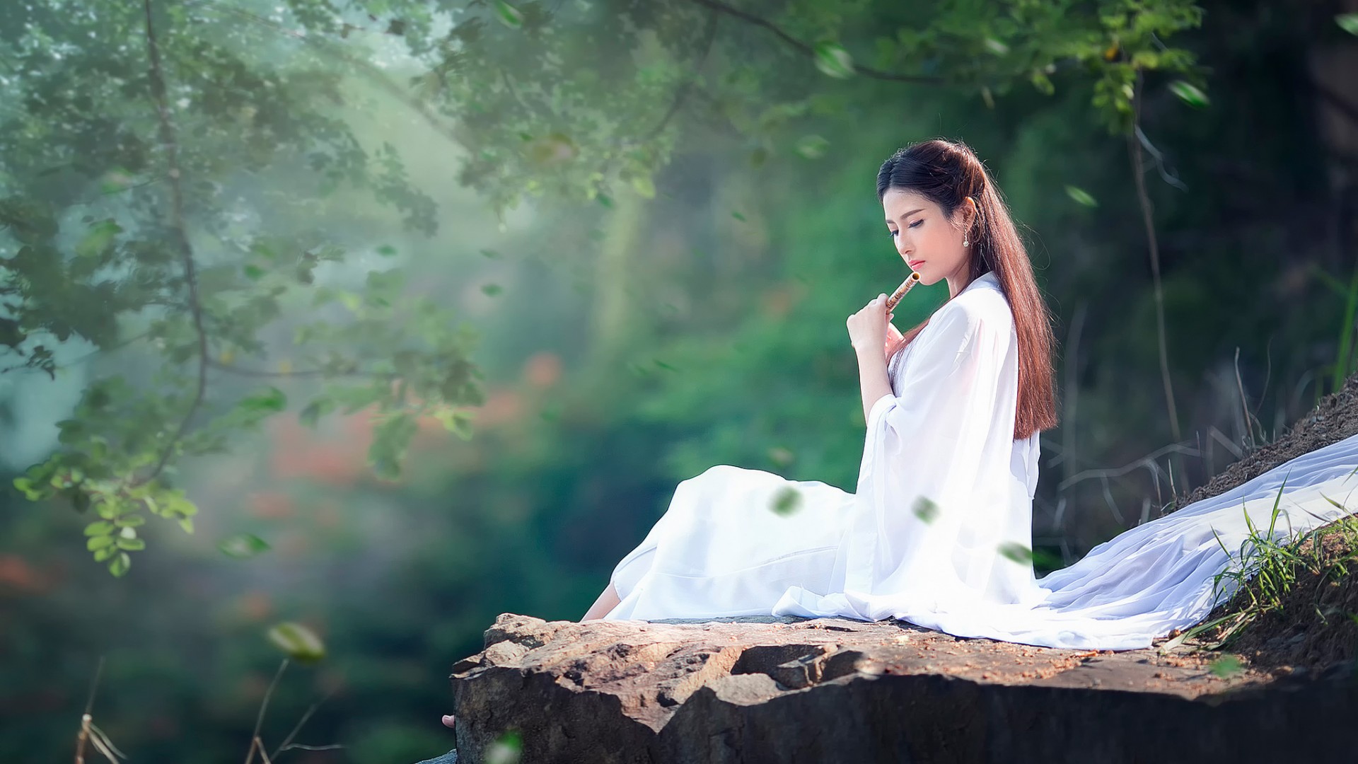 女孩，长笛，白色长长裙子，森林，石头，唯美意境壁纸